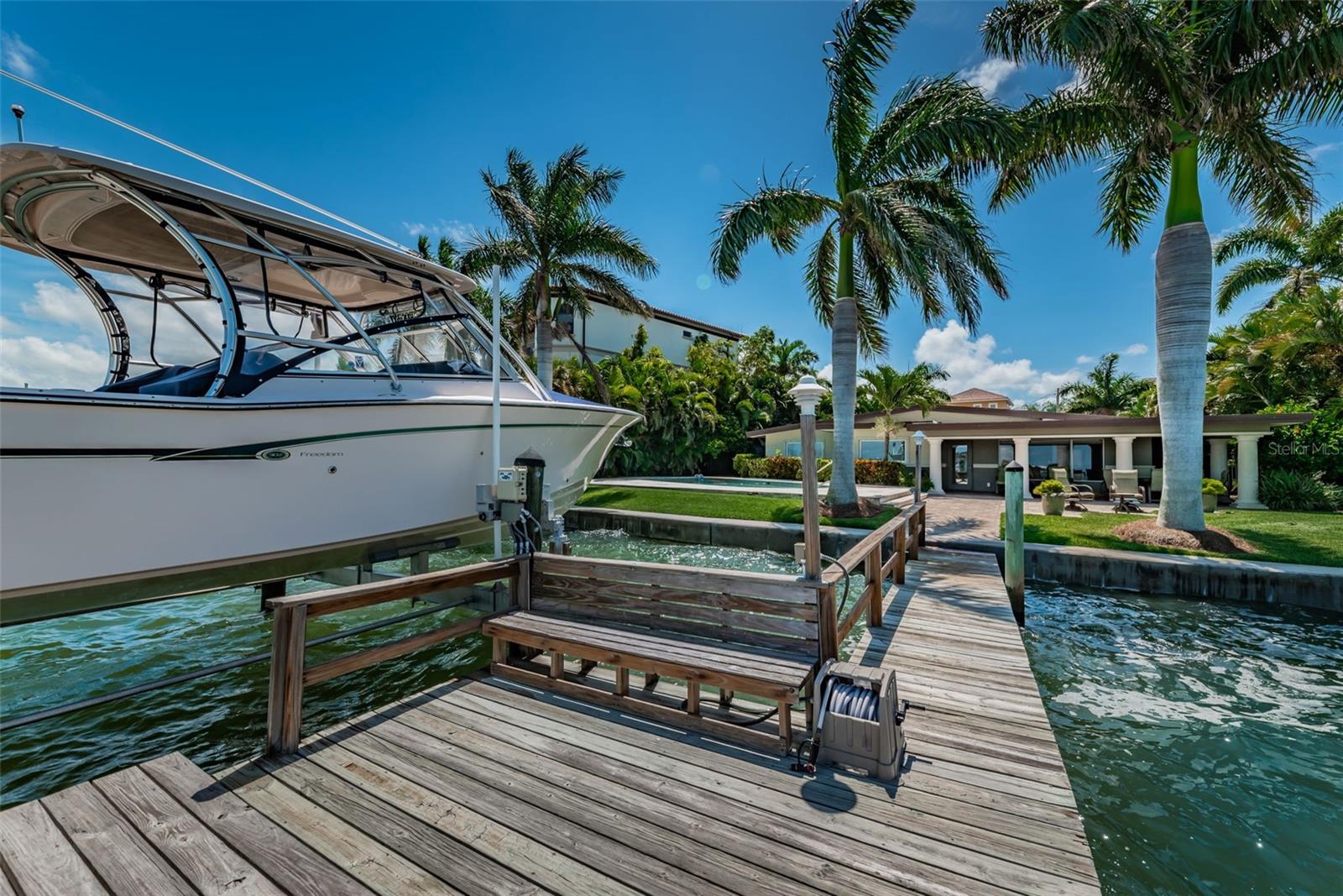 52 N PINE CIR, BELLEAIR, FL, 33756