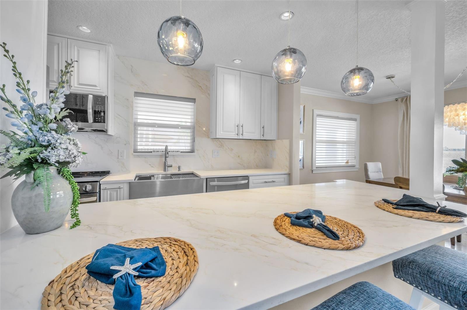 52 N PINE CIR, BELLEAIR, FL, 33756
