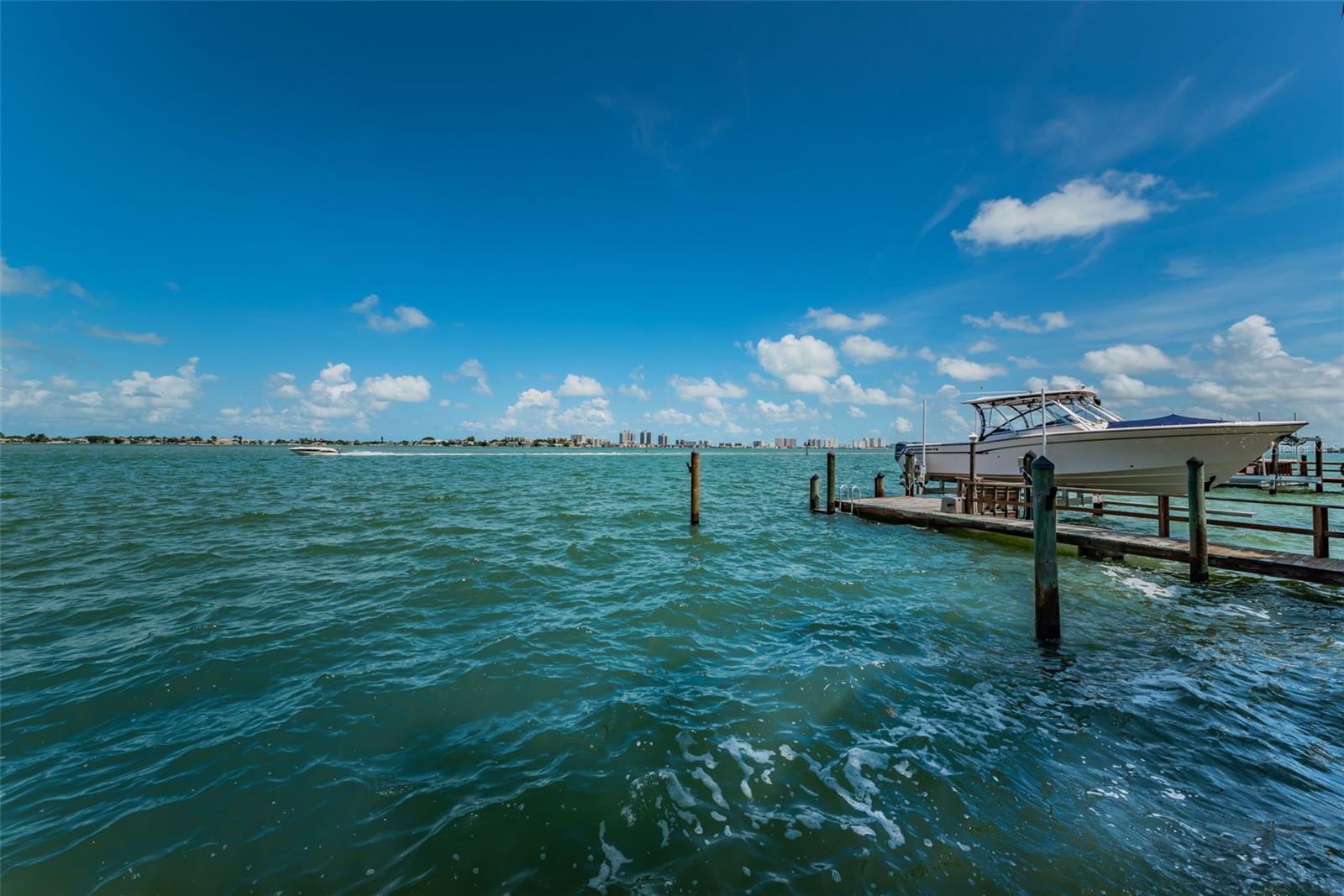 52 N PINE CIR, BELLEAIR, FL, 33756