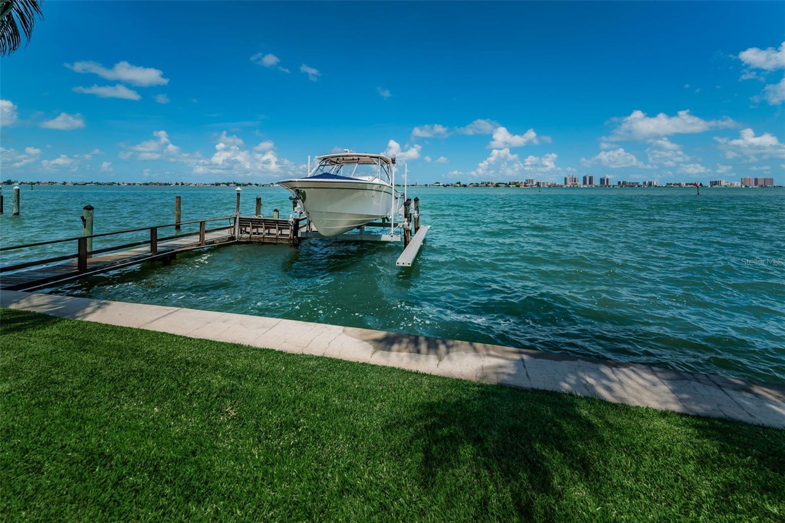 52 N PINE CIR, BELLEAIR, FL, 33756