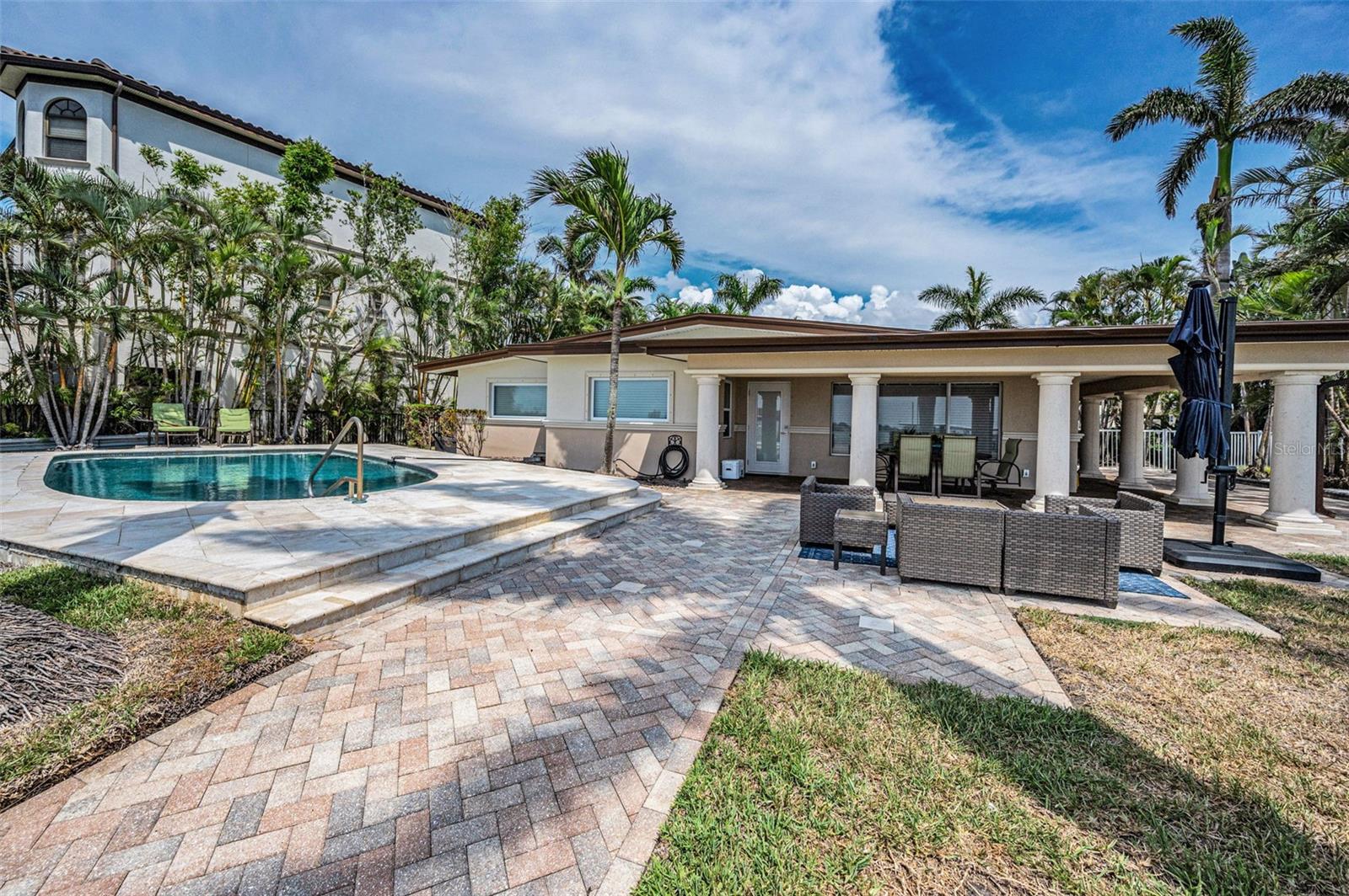 52 N PINE CIR, BELLEAIR, FL, 33756
