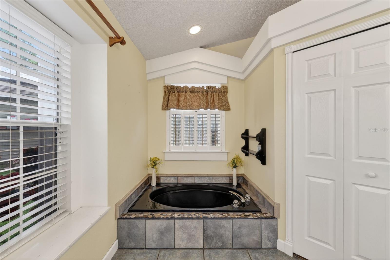 962 EDGEHILL DR, PALM HARBOR, FL, 34684