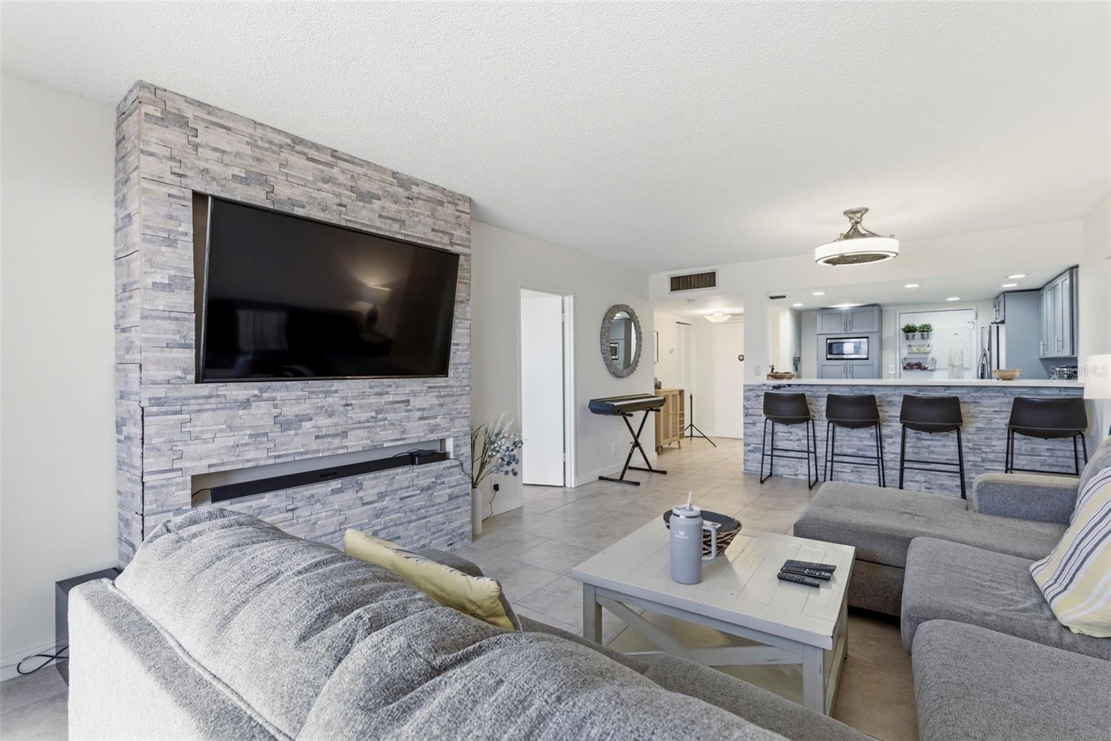 500 THREE ISLANDS BLVD #1008, HALLANDALE BEACH, FL, 33009