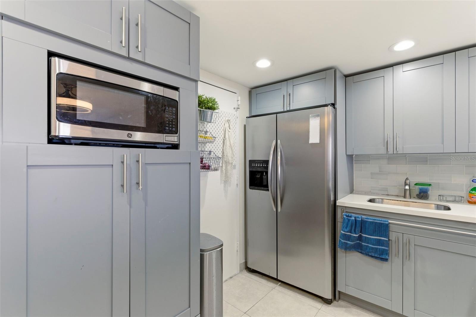 500 THREE ISLANDS BLVD #1008, HALLANDALE BEACH, FL, 33009