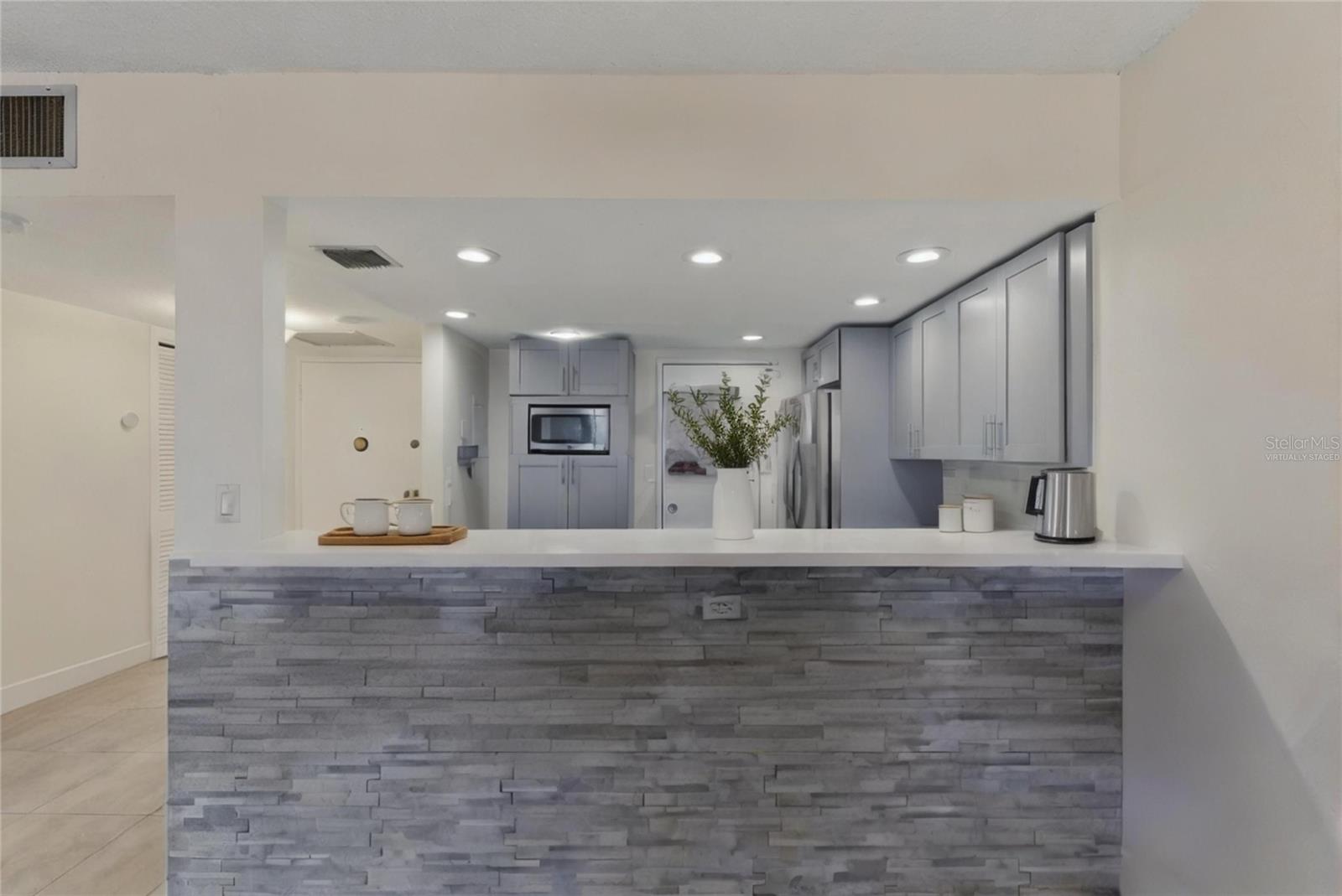 500 THREE ISLANDS BLVD #1008, HALLANDALE BEACH, FL, 33009