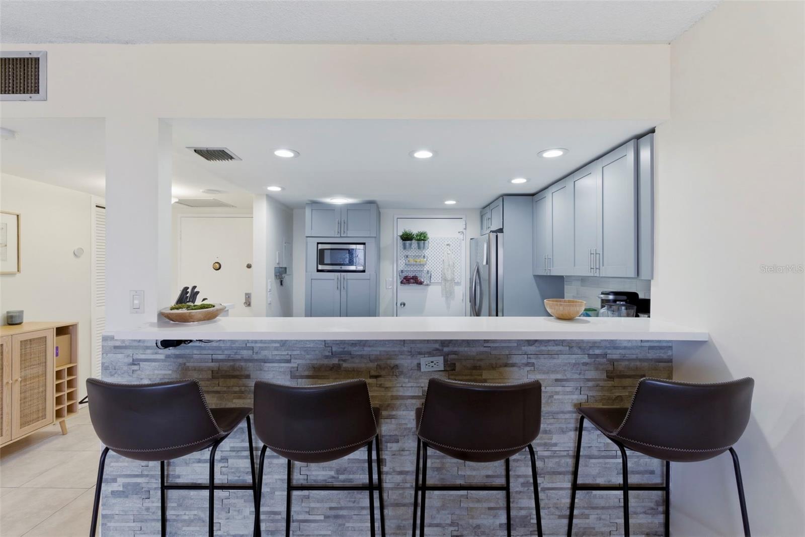 500 THREE ISLANDS BLVD #1008, HALLANDALE BEACH, FL, 33009
