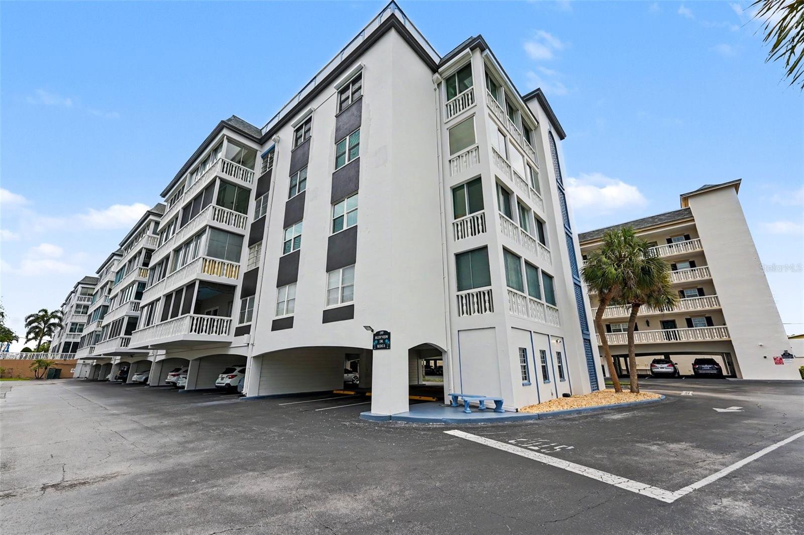 139 BLUFF VIEW DR #104, BELLEAIR BLUFFS, FL, 33770