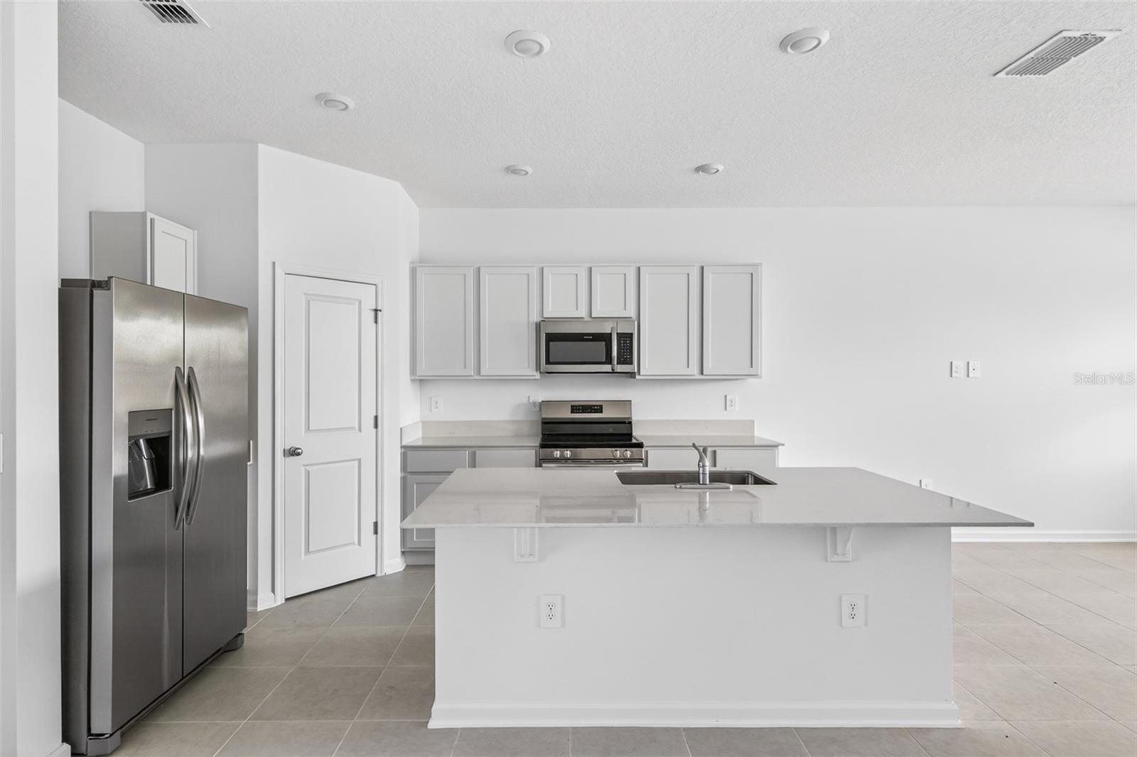 403 SOL VISTA DR, DUNDEE, FL, 33838