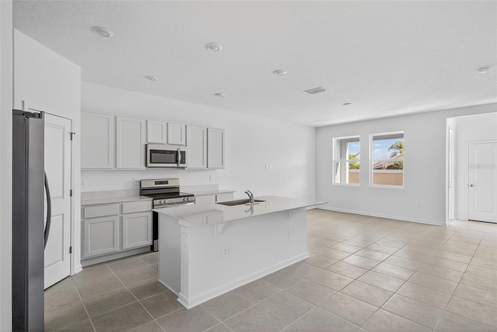 403 SOL VISTA DR, DUNDEE, FL, 33838