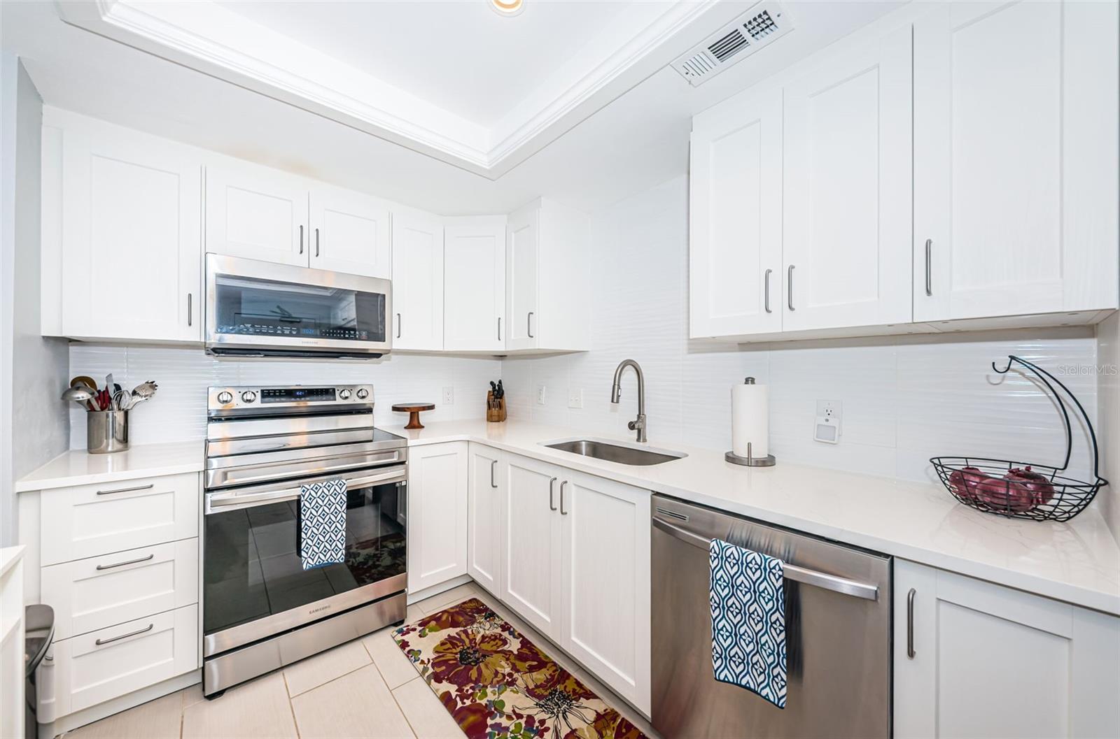 7100 SUNSHINE SKYWAY LN S #203, ST PETERSBURG, FL, 33711