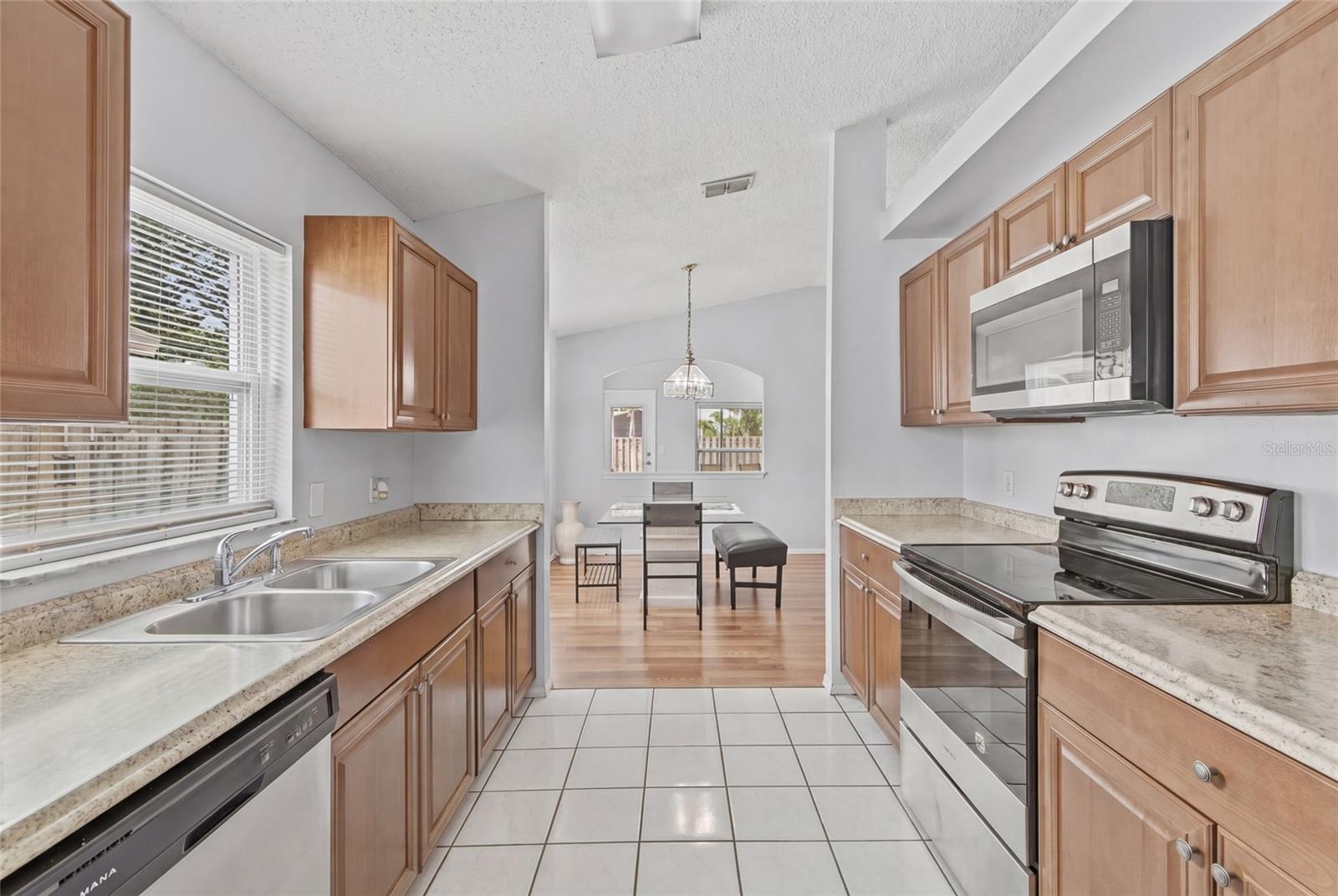6808 YARDLEY OAKS CT, TAMPA, FL, 33625