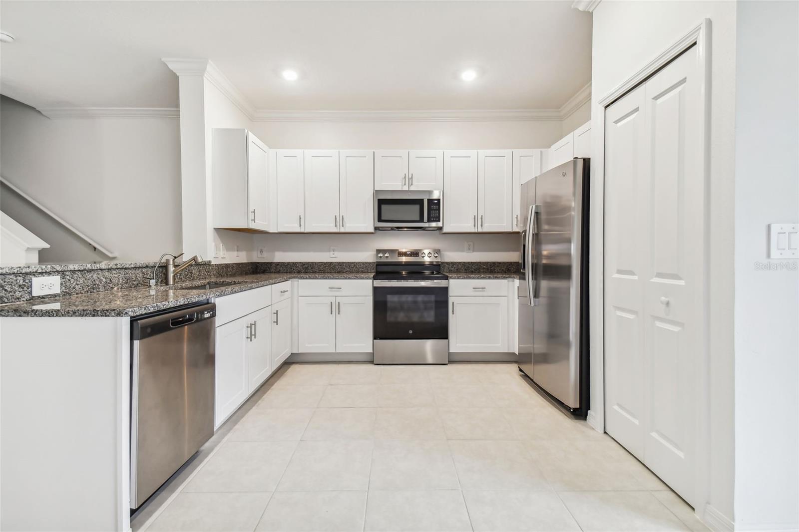 36406 WELL HILL WAY, ZEPHYRHILLS, FL, 33541
