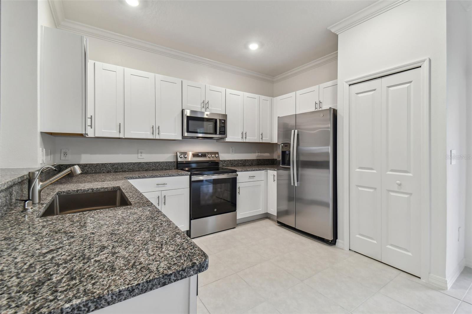 36406 WELL HILL WAY, ZEPHYRHILLS, FL, 33541