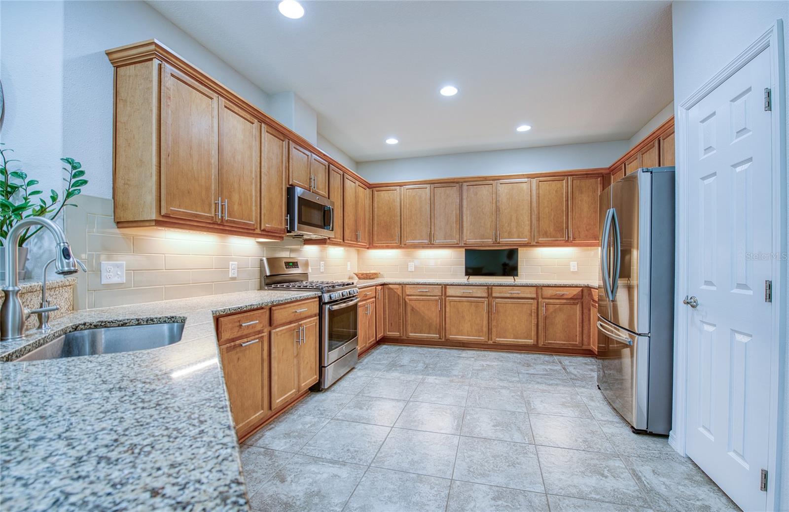 8099 PINE CREST ST, SEMINOLE, FL, 33777