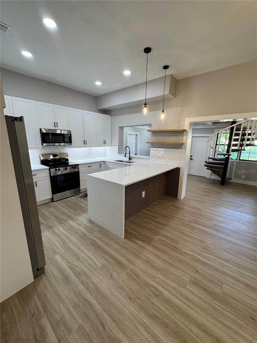 332 BIG TREE RD, SOUTH DAYTONA, FL, 32119