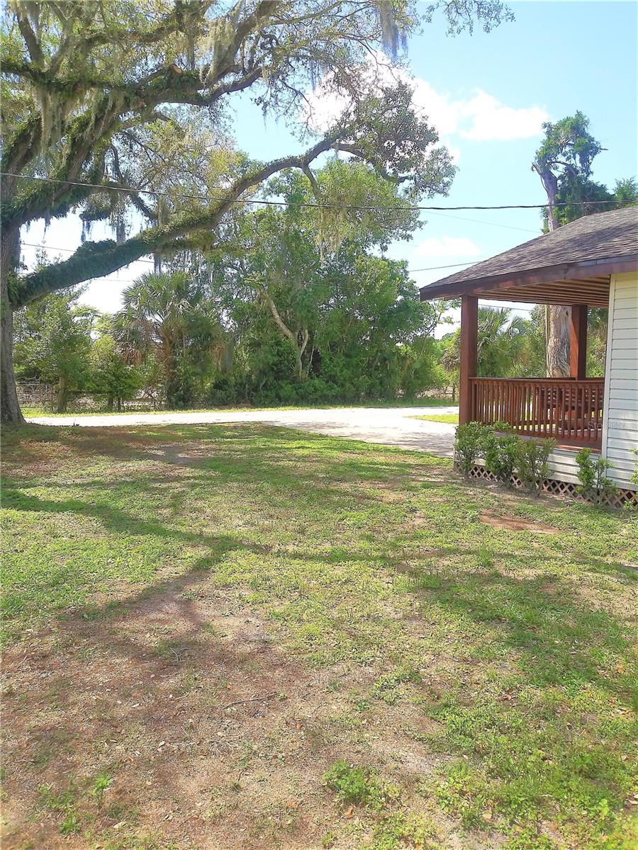 1673 BLACKWELDER RD, DE LEON SPRINGS, FL, 32130
