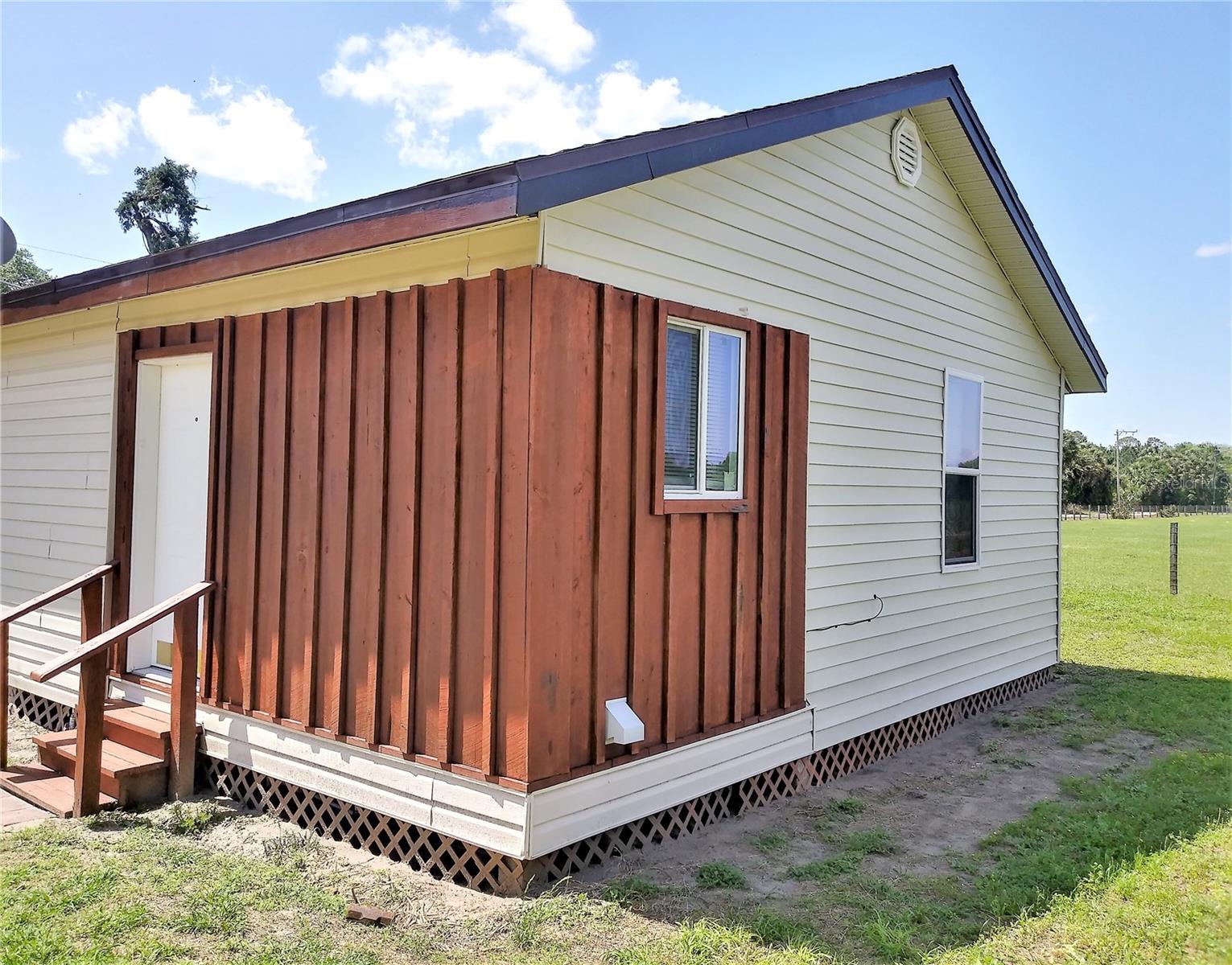 1673 BLACKWELDER RD, DE LEON SPRINGS, FL, 32130