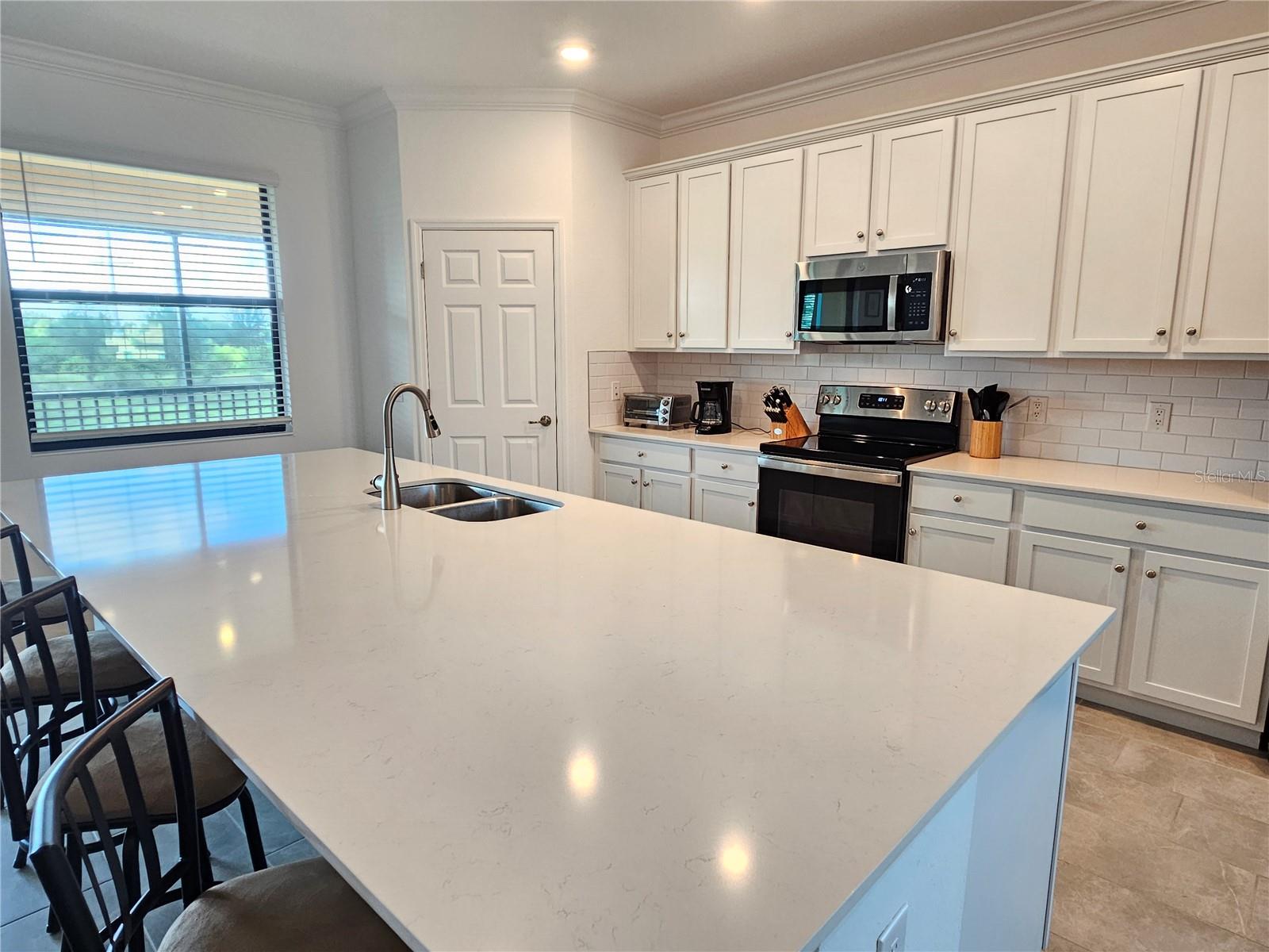 10825 TARFLOWER DR #202, VENICE, FL, 34293