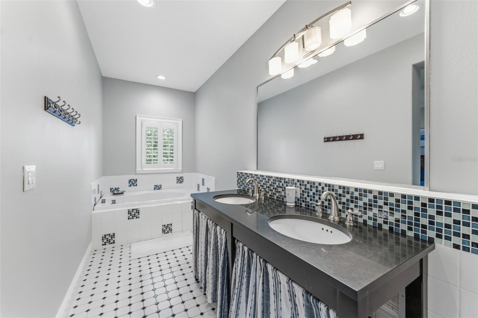 3817 W DALE AVE #4, TAMPA, FL, 33609