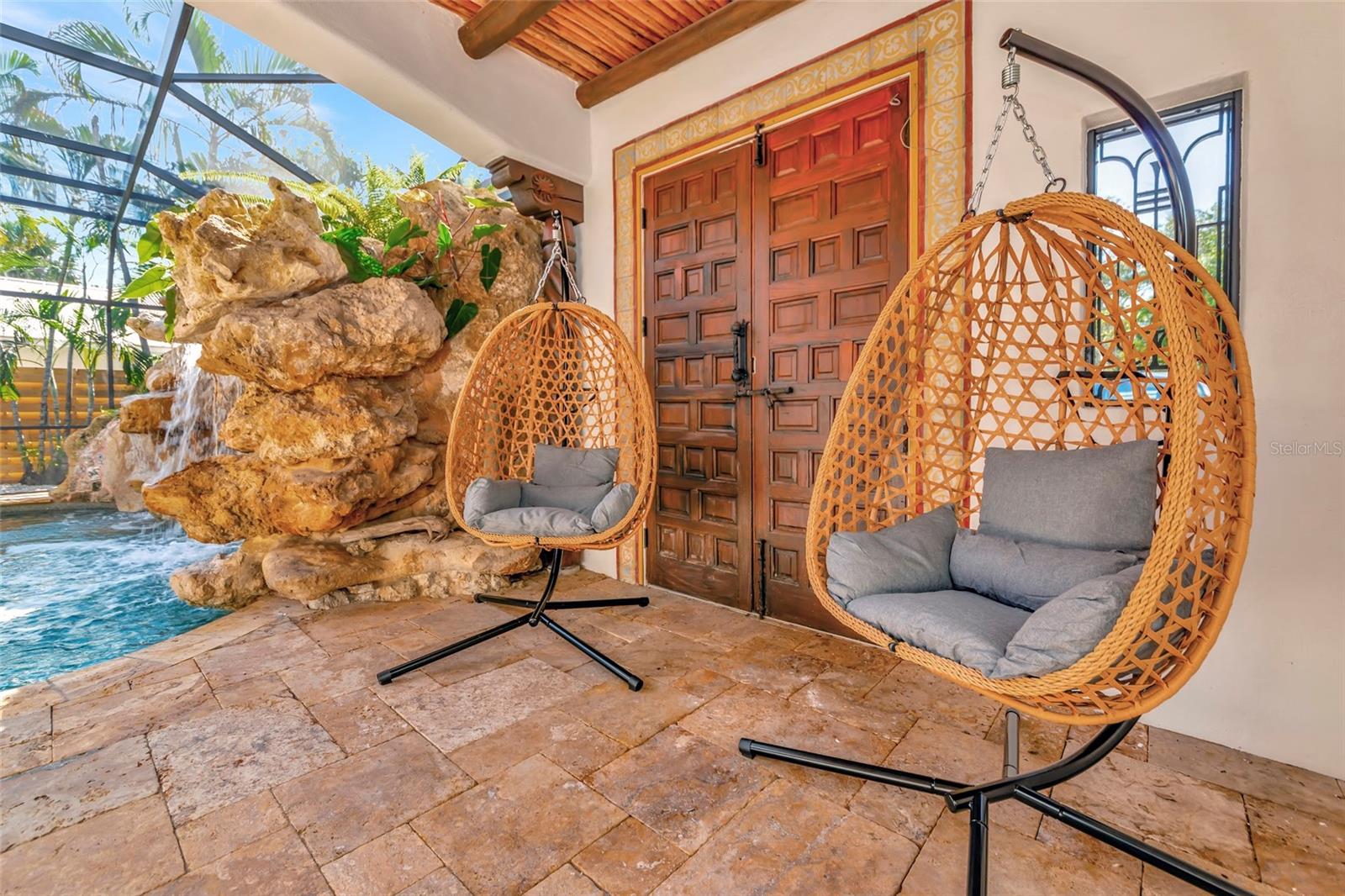 681 AVENIDA DE MAYO, SARASOTA, FL, 34242