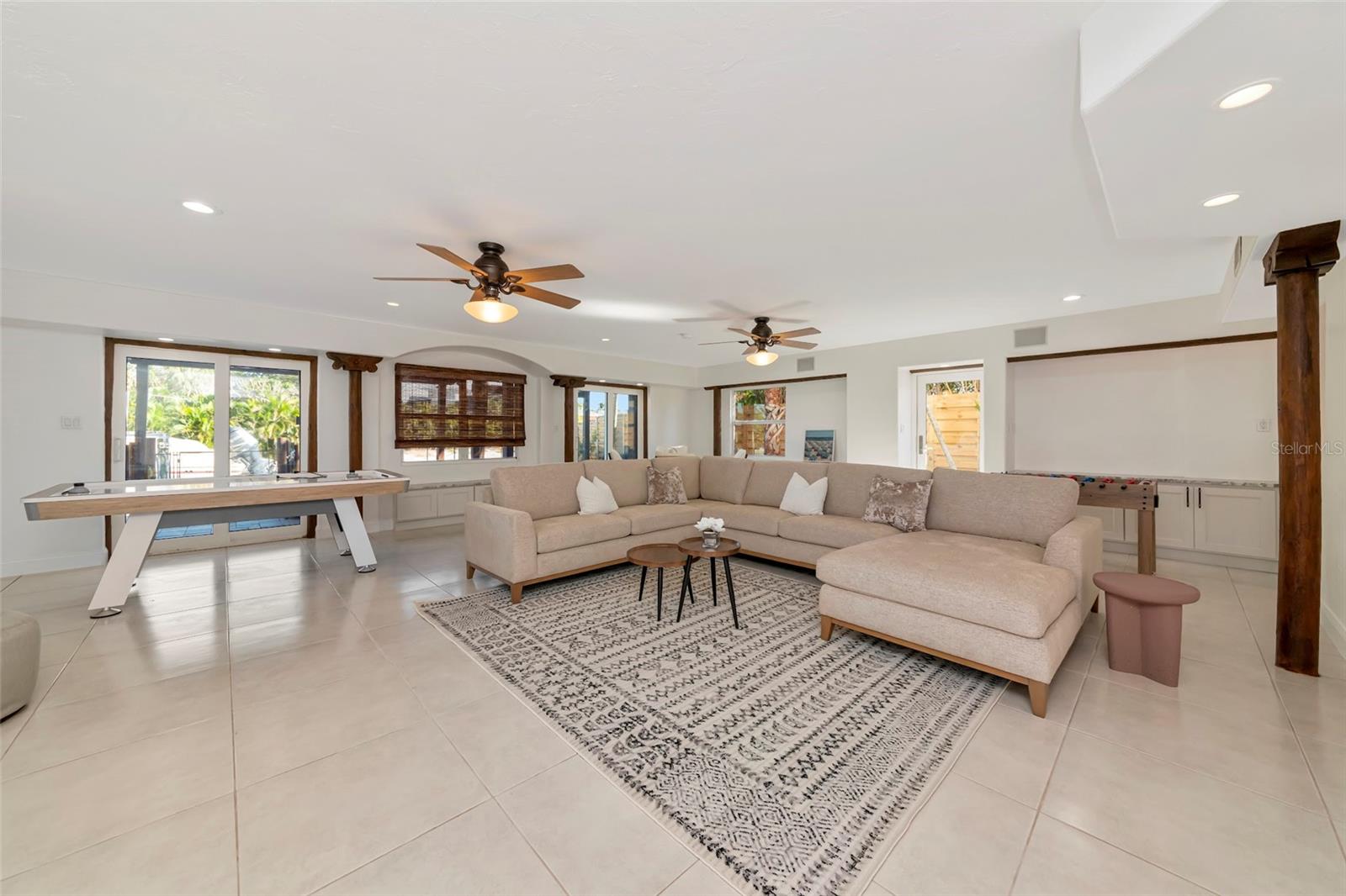 681 AVENIDA DE MAYO, SARASOTA, FL, 34242