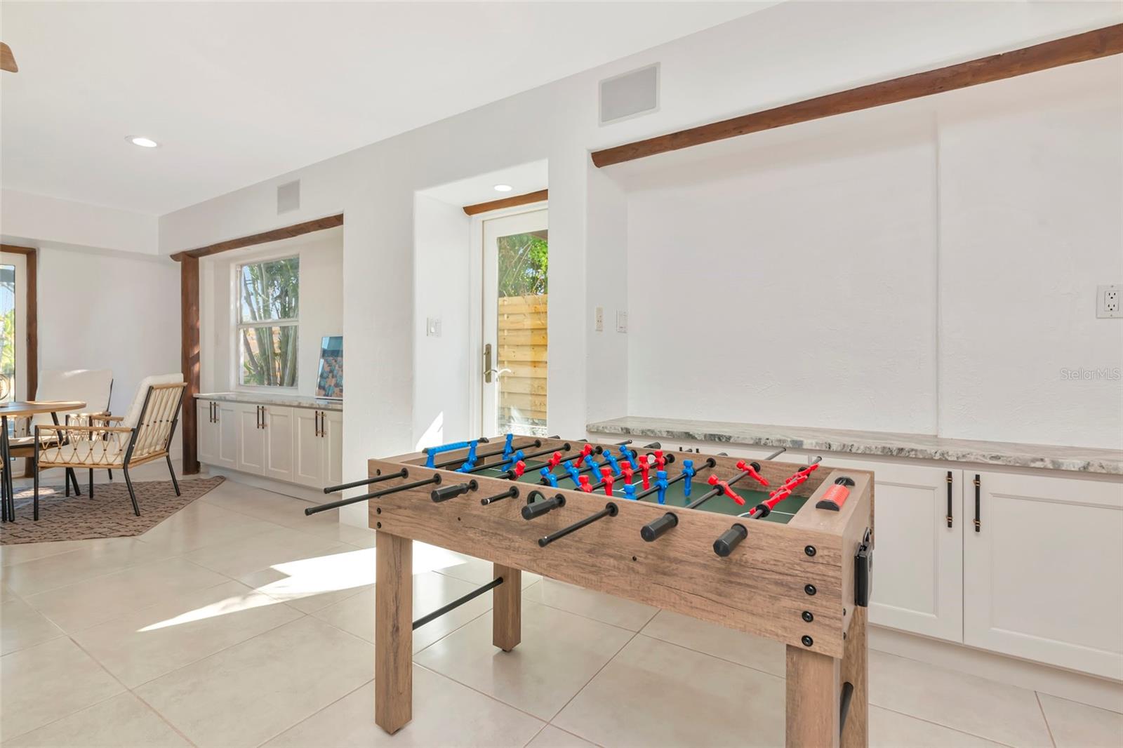 681 AVENIDA DE MAYO, SARASOTA, FL, 34242