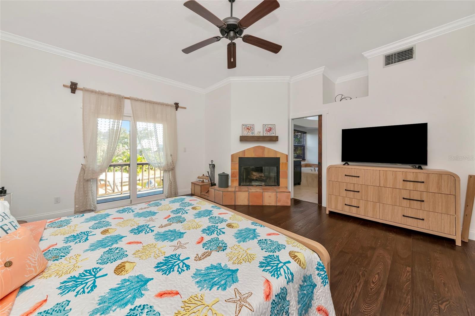 681 AVENIDA DE MAYO, SARASOTA, FL, 34242