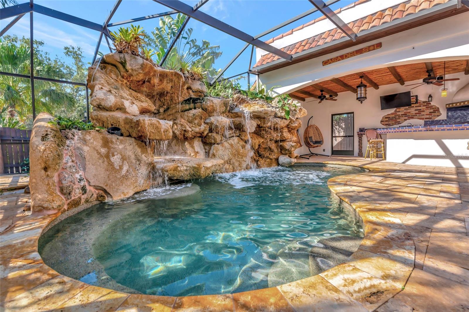 681 AVENIDA DE MAYO, SARASOTA, FL, 34242