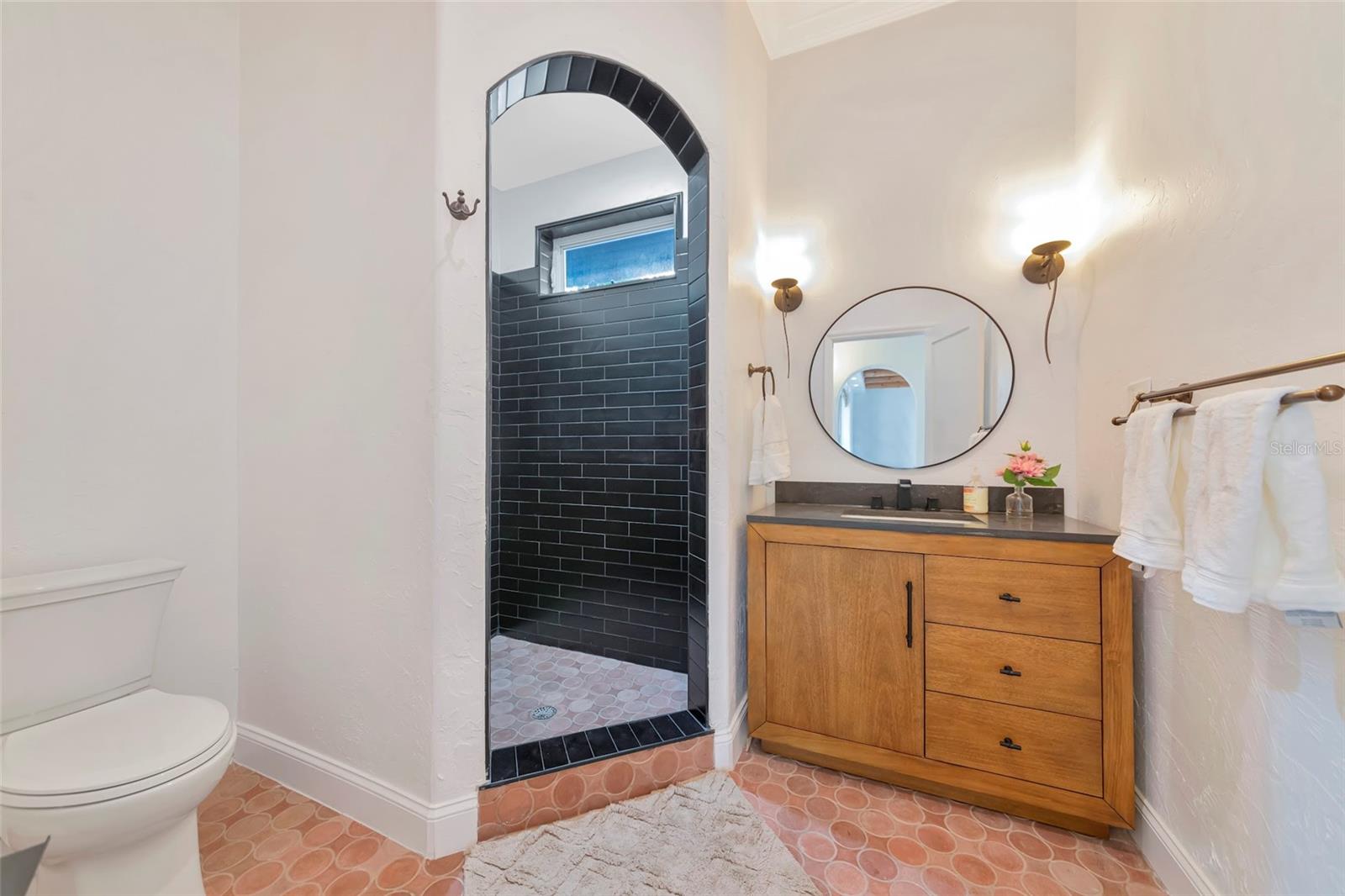 681 AVENIDA DE MAYO, SARASOTA, FL, 34242