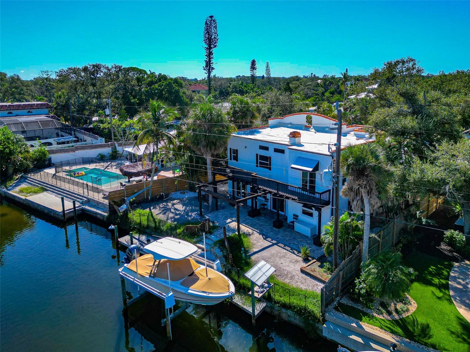 681 AVENIDA DE MAYO, SARASOTA, FL, 34242