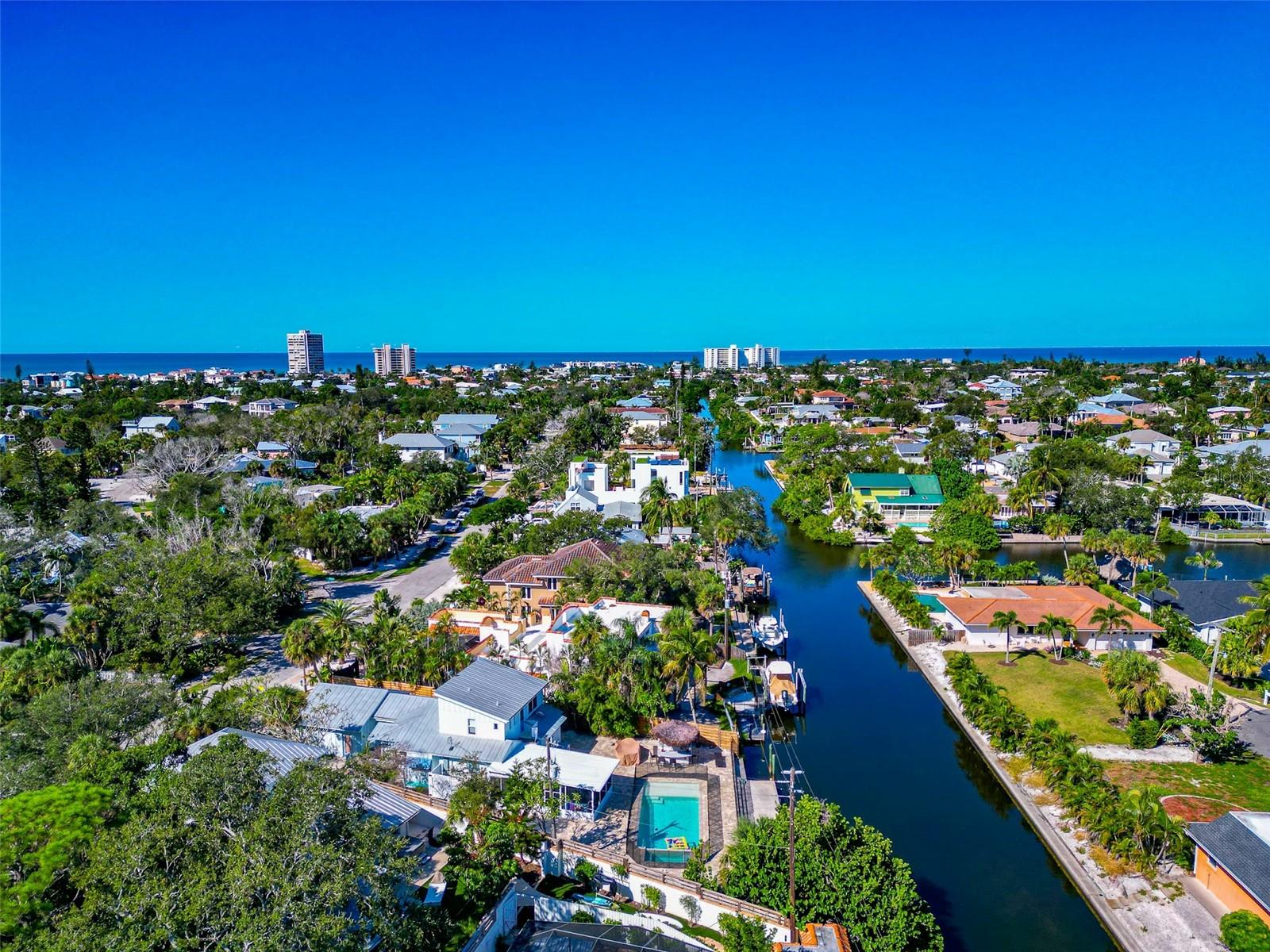 681 AVENIDA DE MAYO, SARASOTA, FL, 34242
