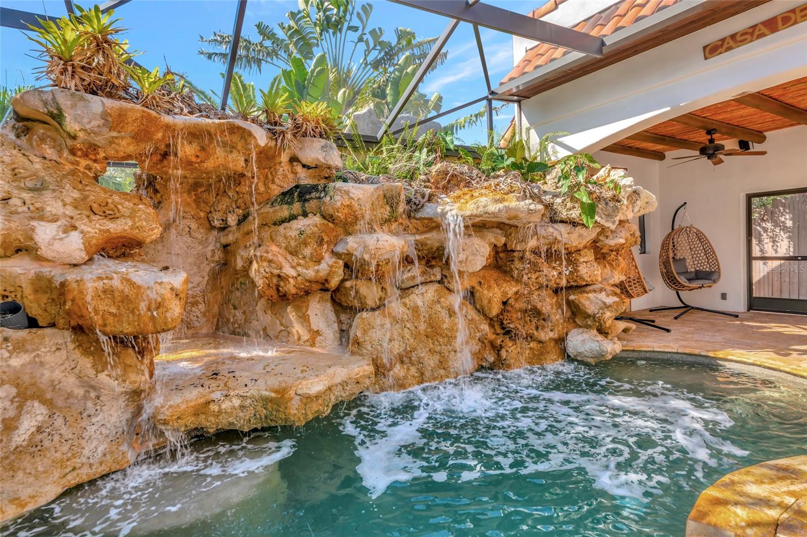 681 AVENIDA DE MAYO, SARASOTA, FL, 34242