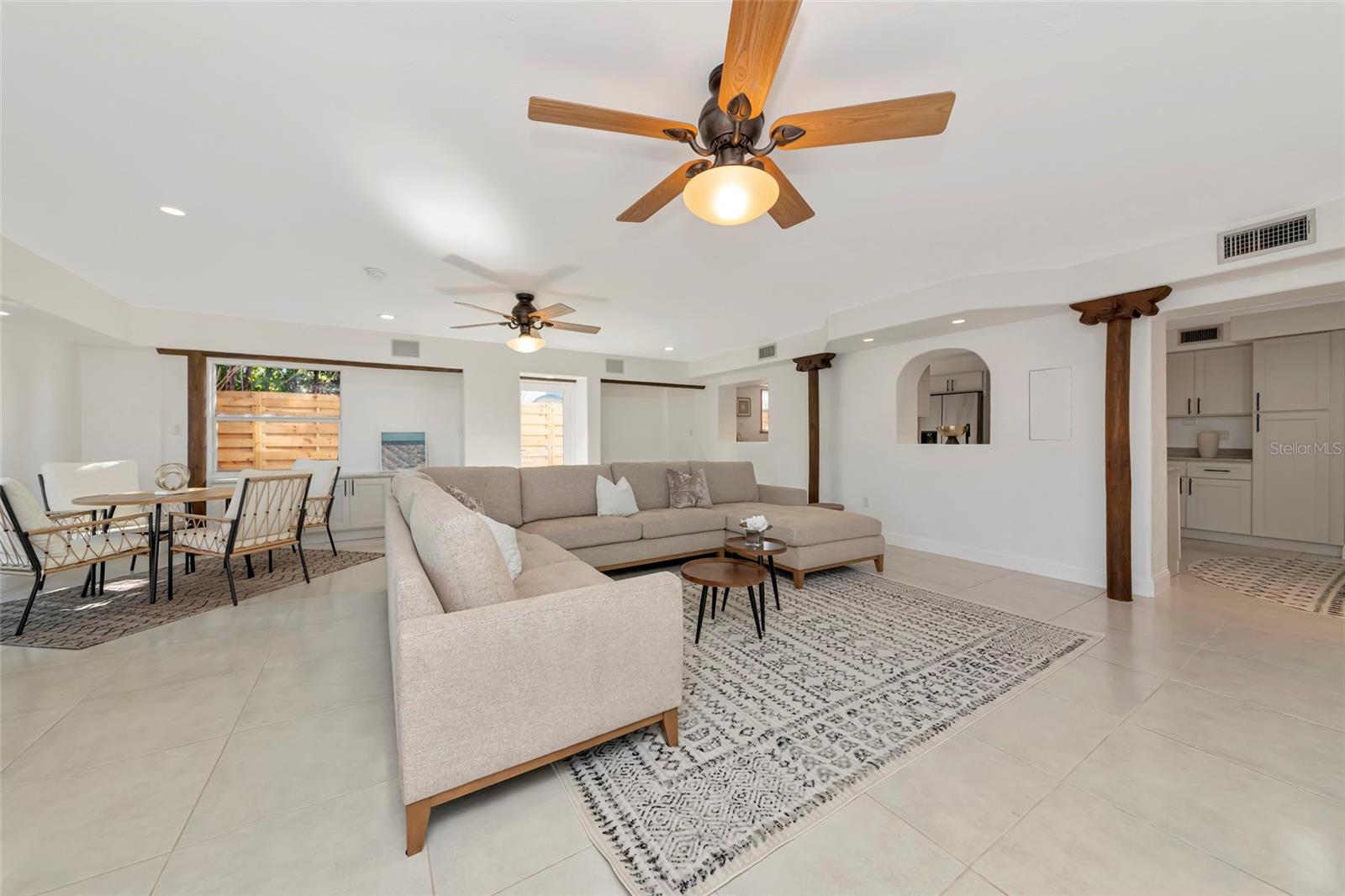 681 AVENIDA DE MAYO, SARASOTA, FL, 34242