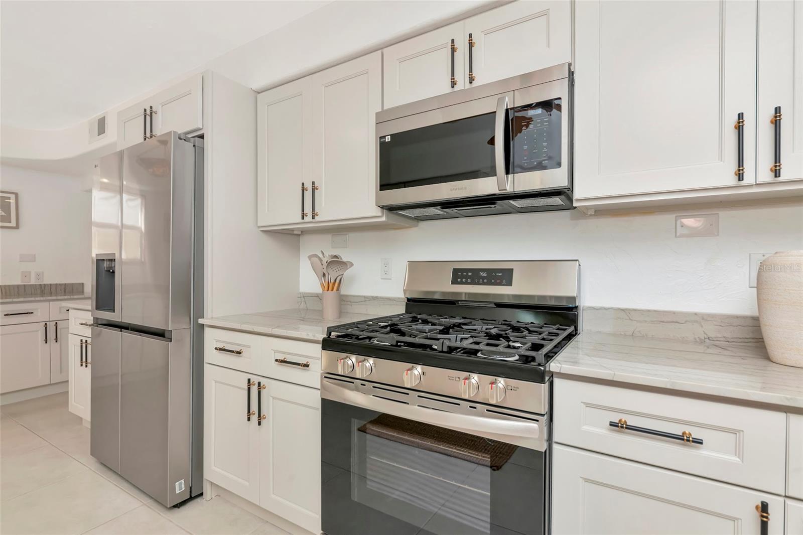681 AVENIDA DE MAYO, SARASOTA, FL, 34242