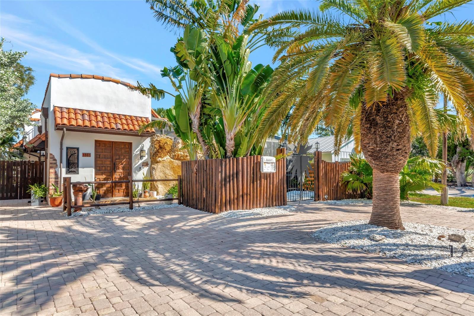 681 AVENIDA DE MAYO, SARASOTA, FL, 34242