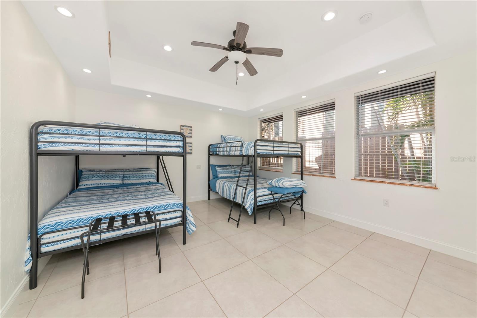681 AVENIDA DE MAYO, SARASOTA, FL, 34242