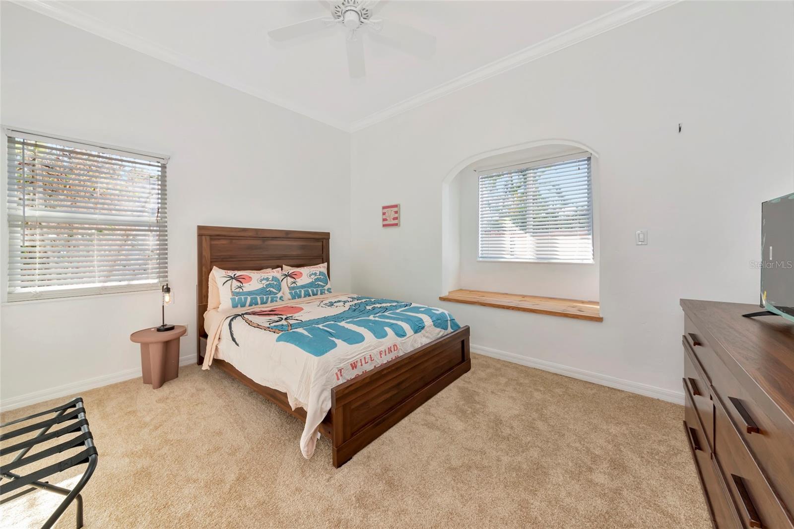 681 AVENIDA DE MAYO, SARASOTA, FL, 34242