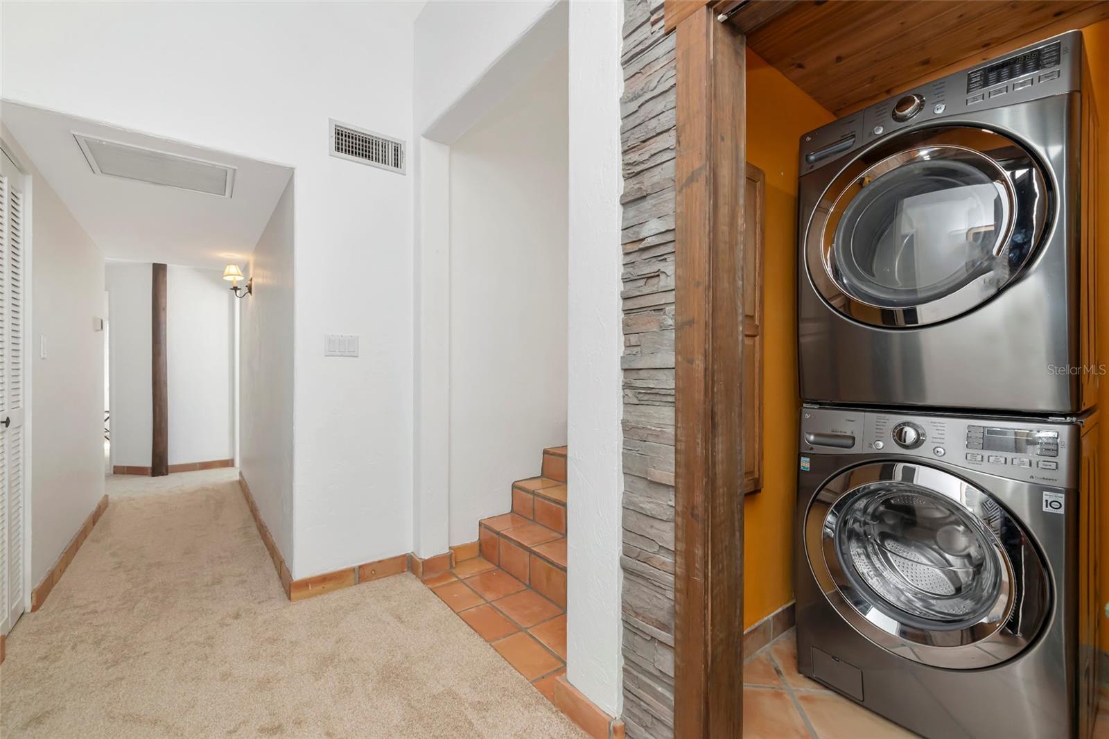 681 AVENIDA DE MAYO, SARASOTA, FL, 34242