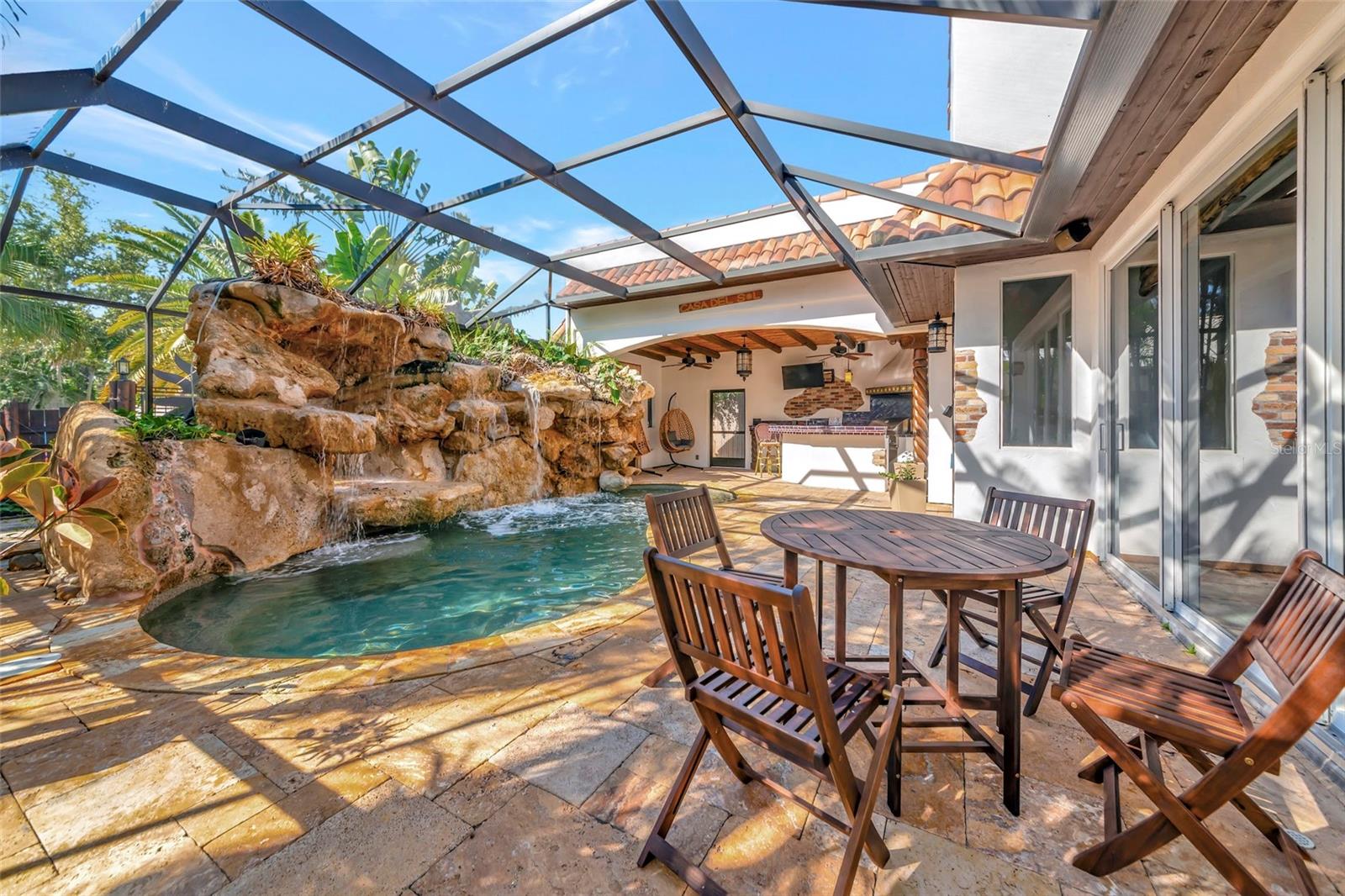 681 AVENIDA DE MAYO, SARASOTA, FL, 34242