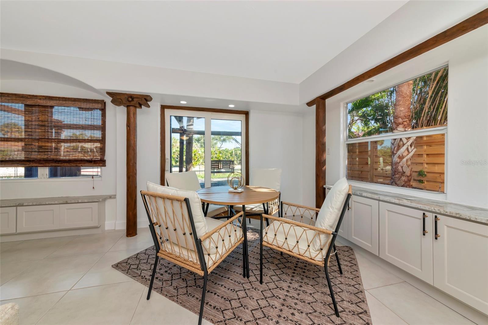 681 AVENIDA DE MAYO, SARASOTA, FL, 34242