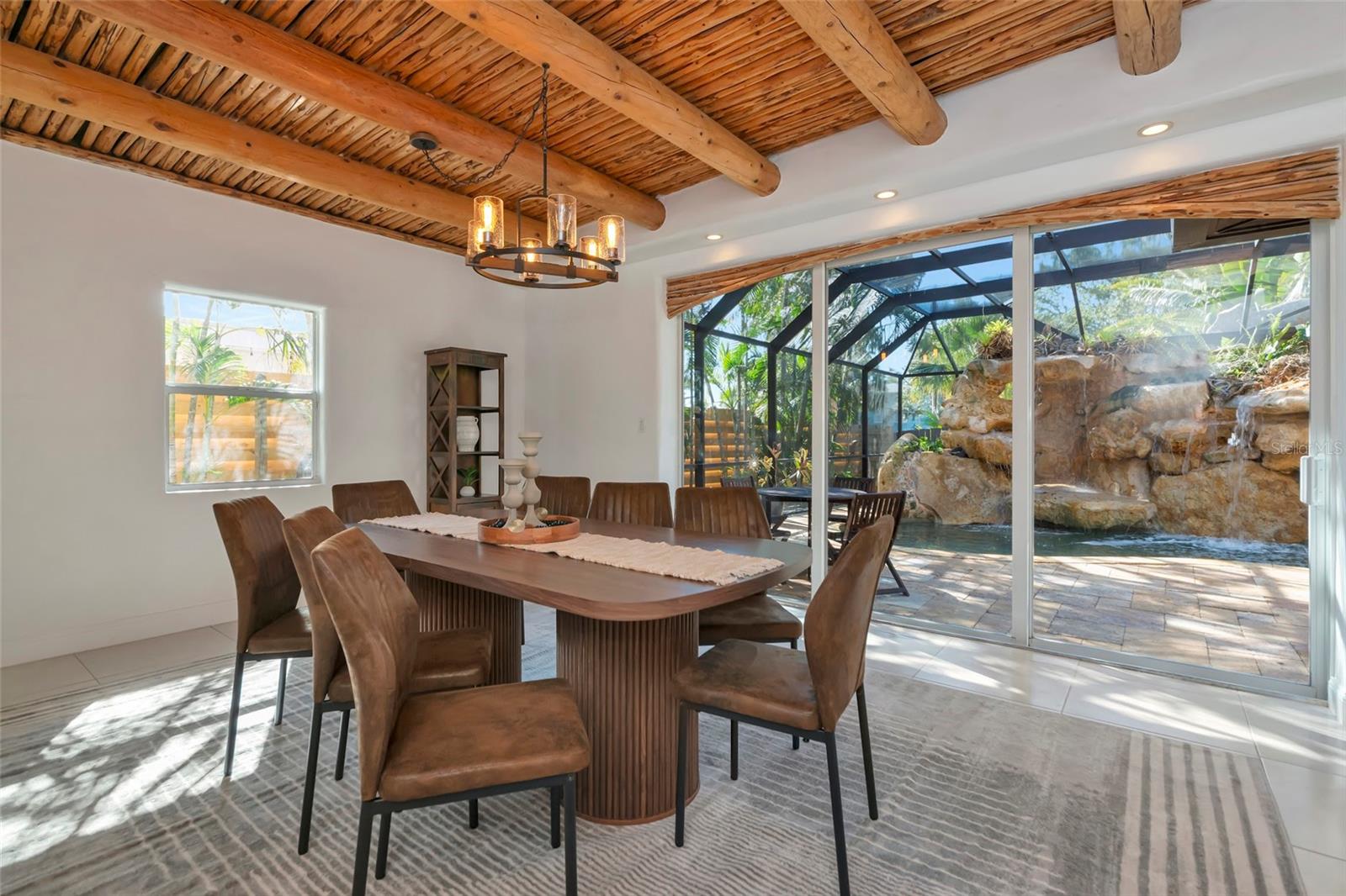 681 AVENIDA DE MAYO, SARASOTA, FL, 34242