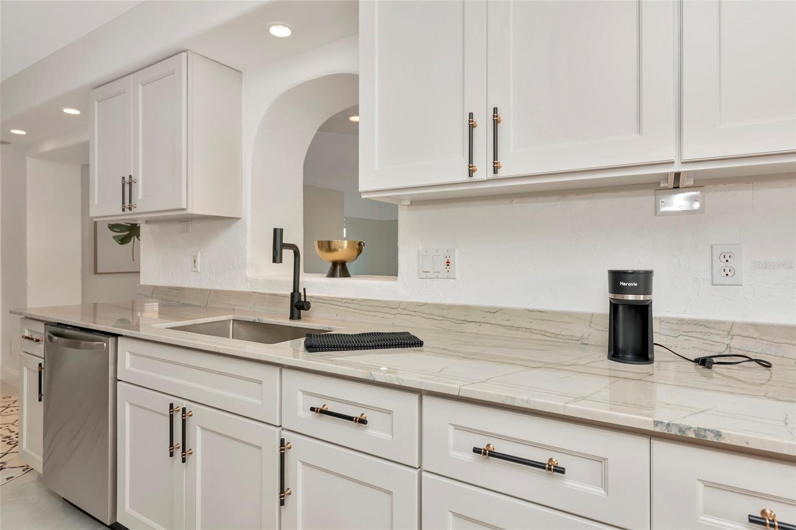 681 AVENIDA DE MAYO, SARASOTA, FL, 34242