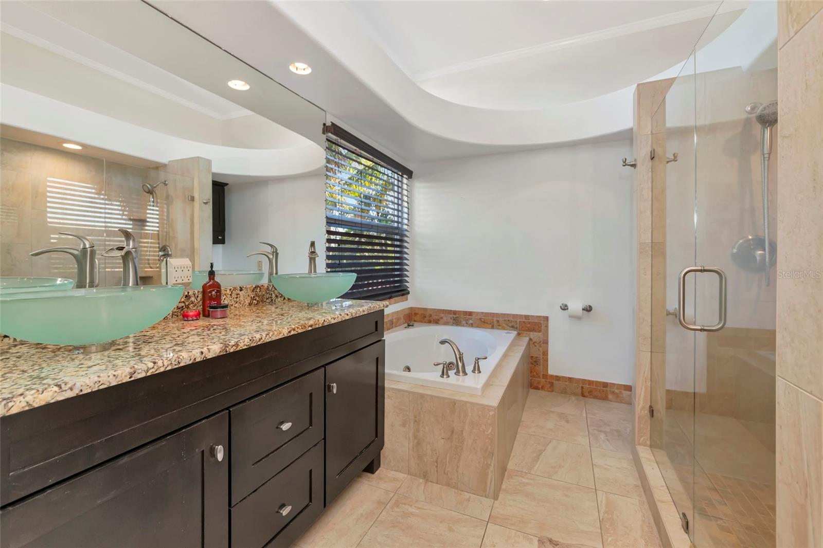 681 AVENIDA DE MAYO, SARASOTA, FL, 34242