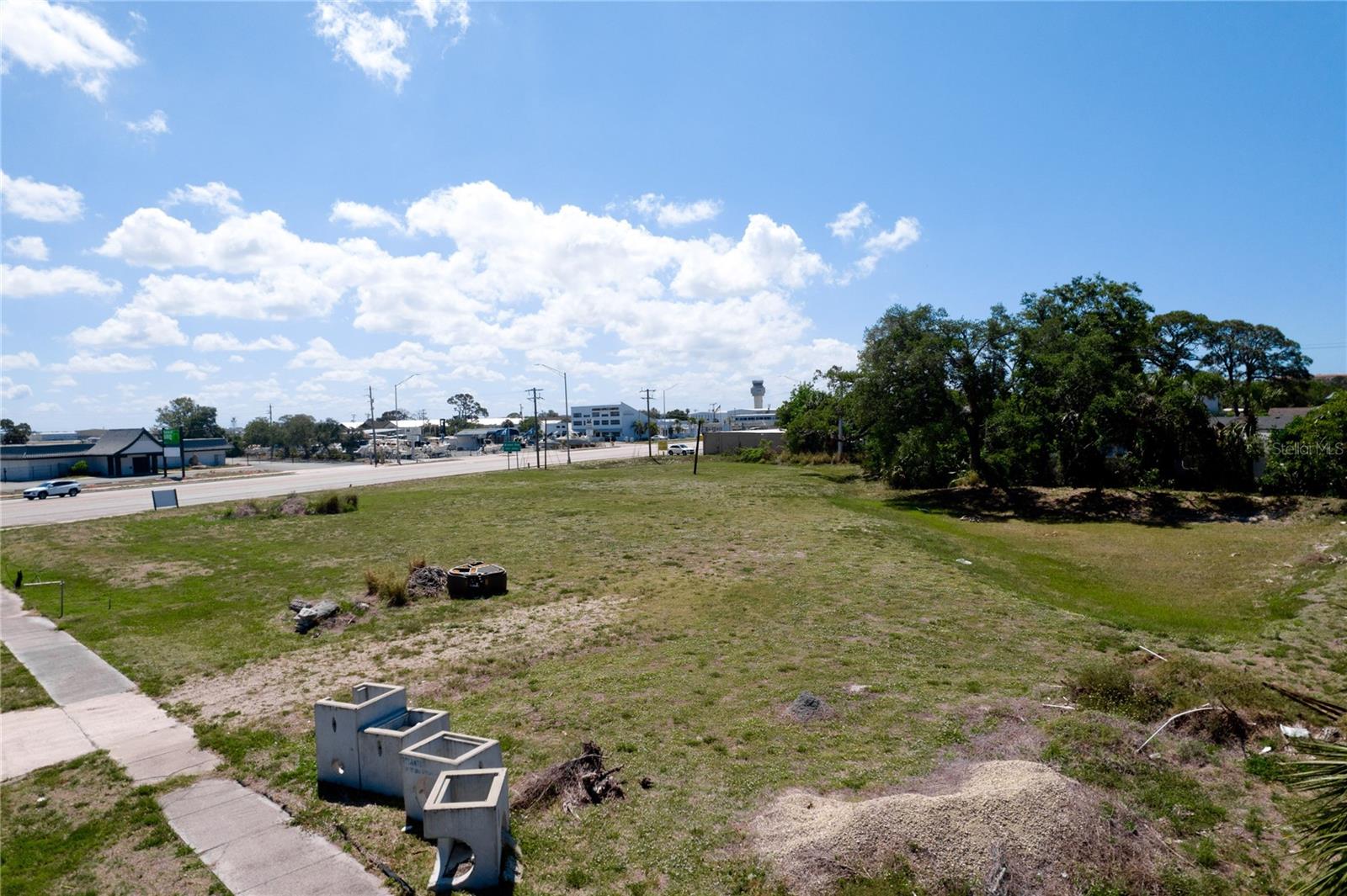 7972 N TAMIAMI TRL, SARASOTA, FL, 34243