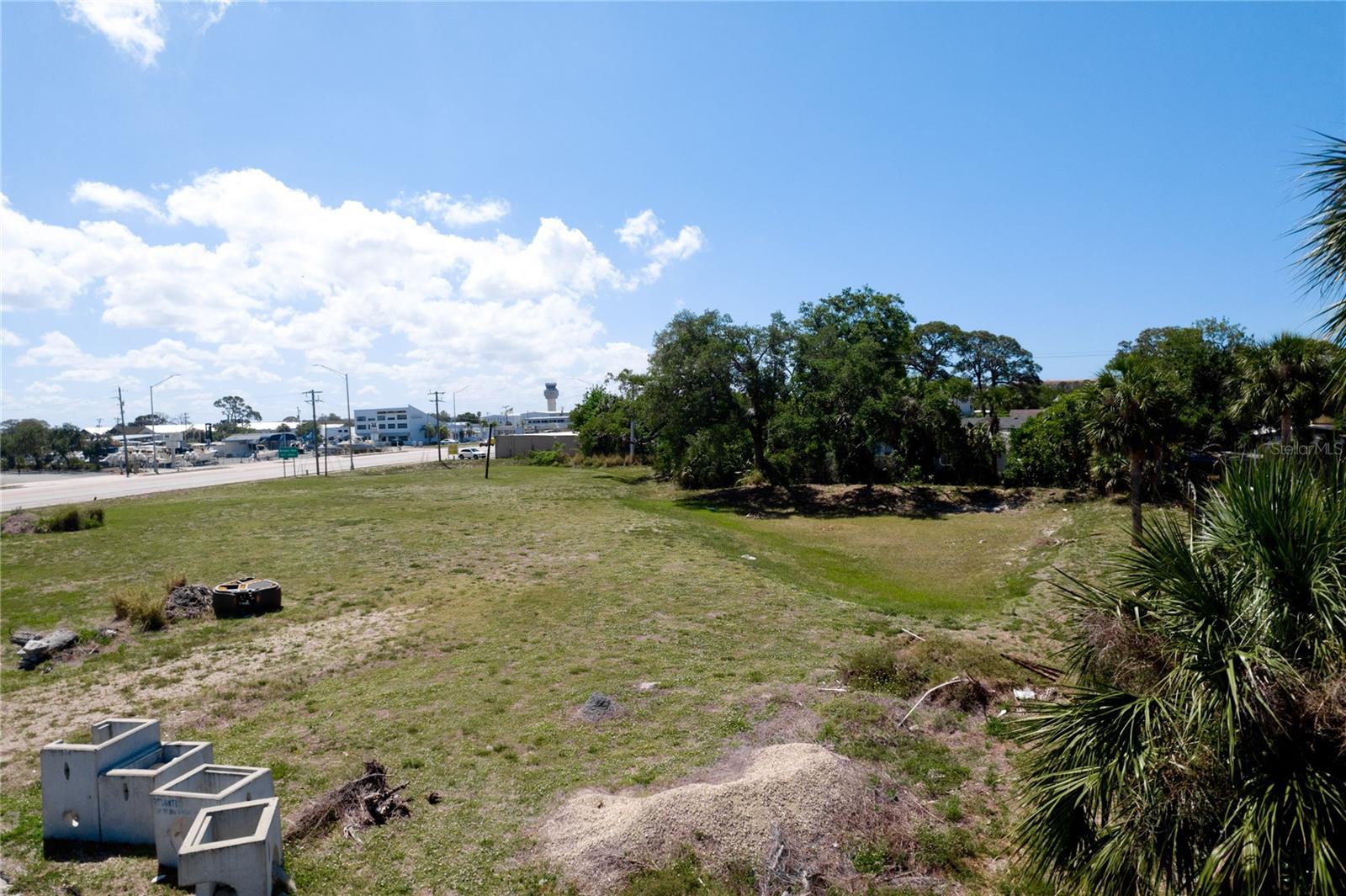 7972 N TAMIAMI TRL, SARASOTA, FL, 34243