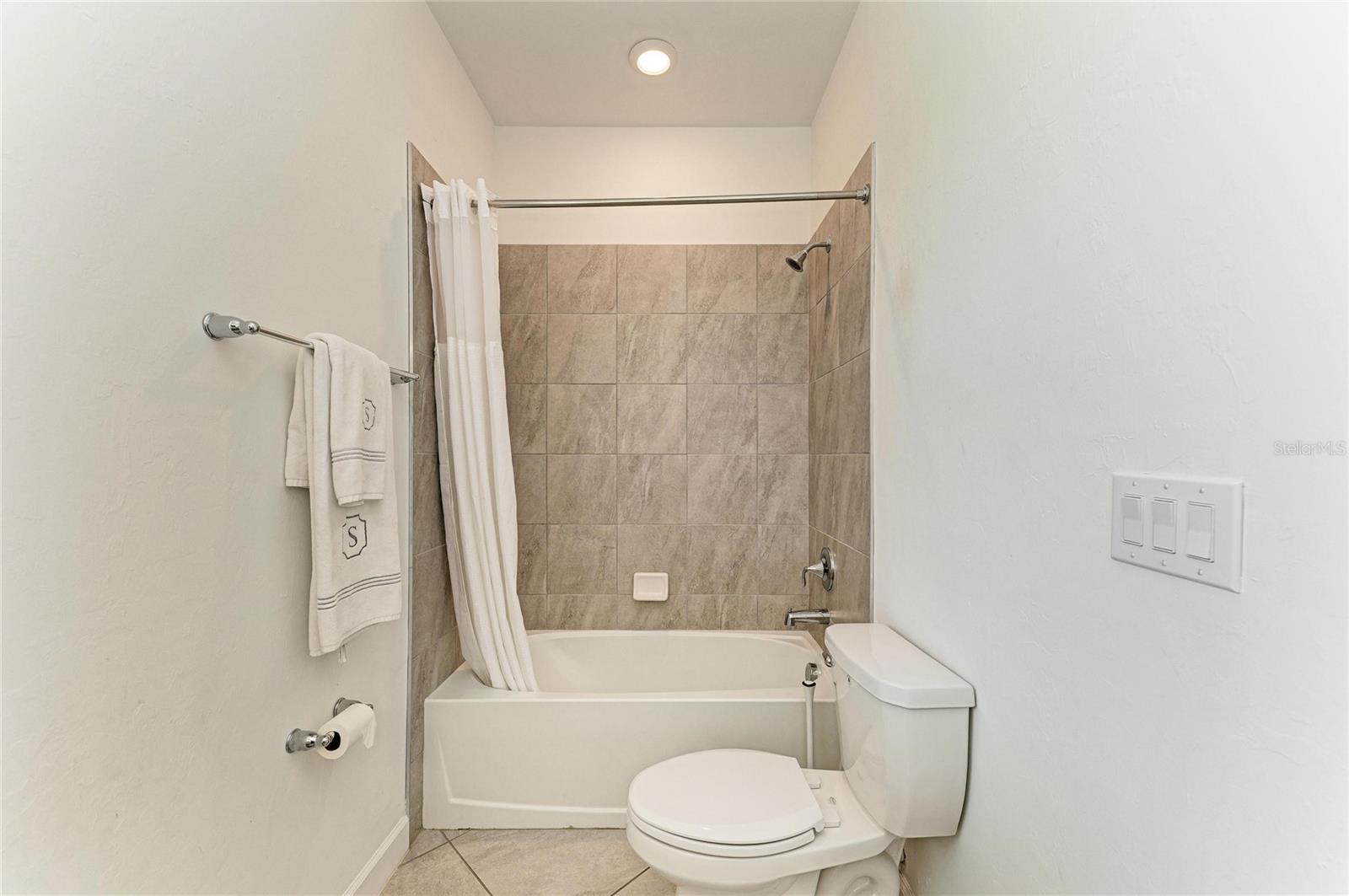 5325 CORAL REEF WAY, BRADENTON, FL, 34211