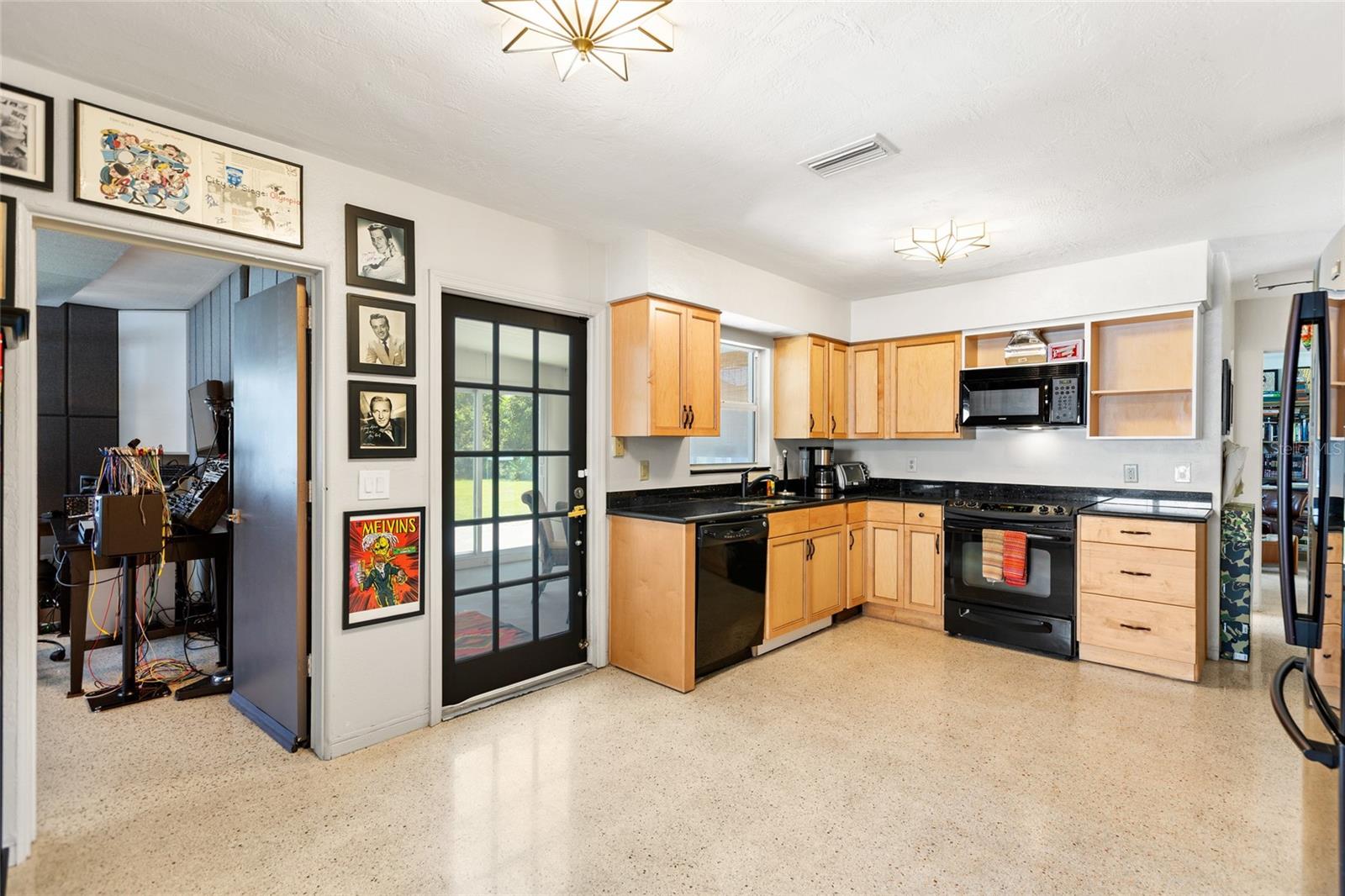 1124 40TH AVE NE, ST PETERSBURG, FL, 33703