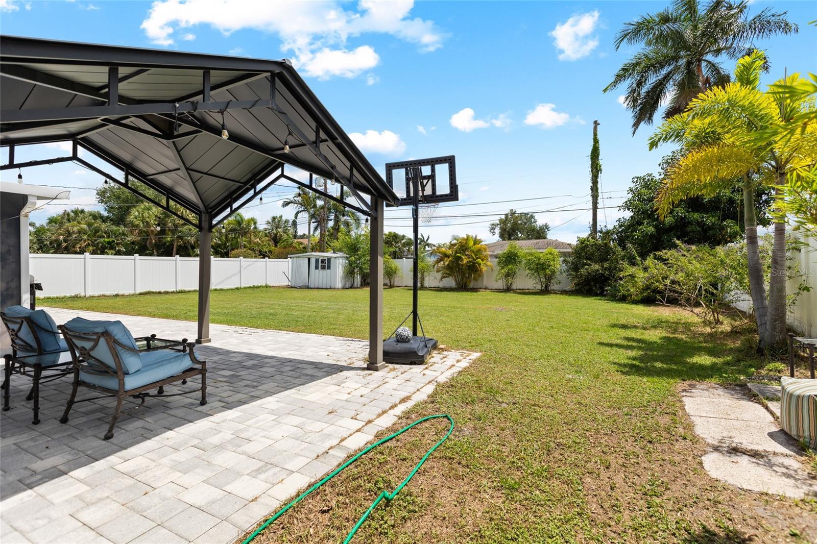 1124 40TH AVE NE, ST PETERSBURG, FL, 33703
