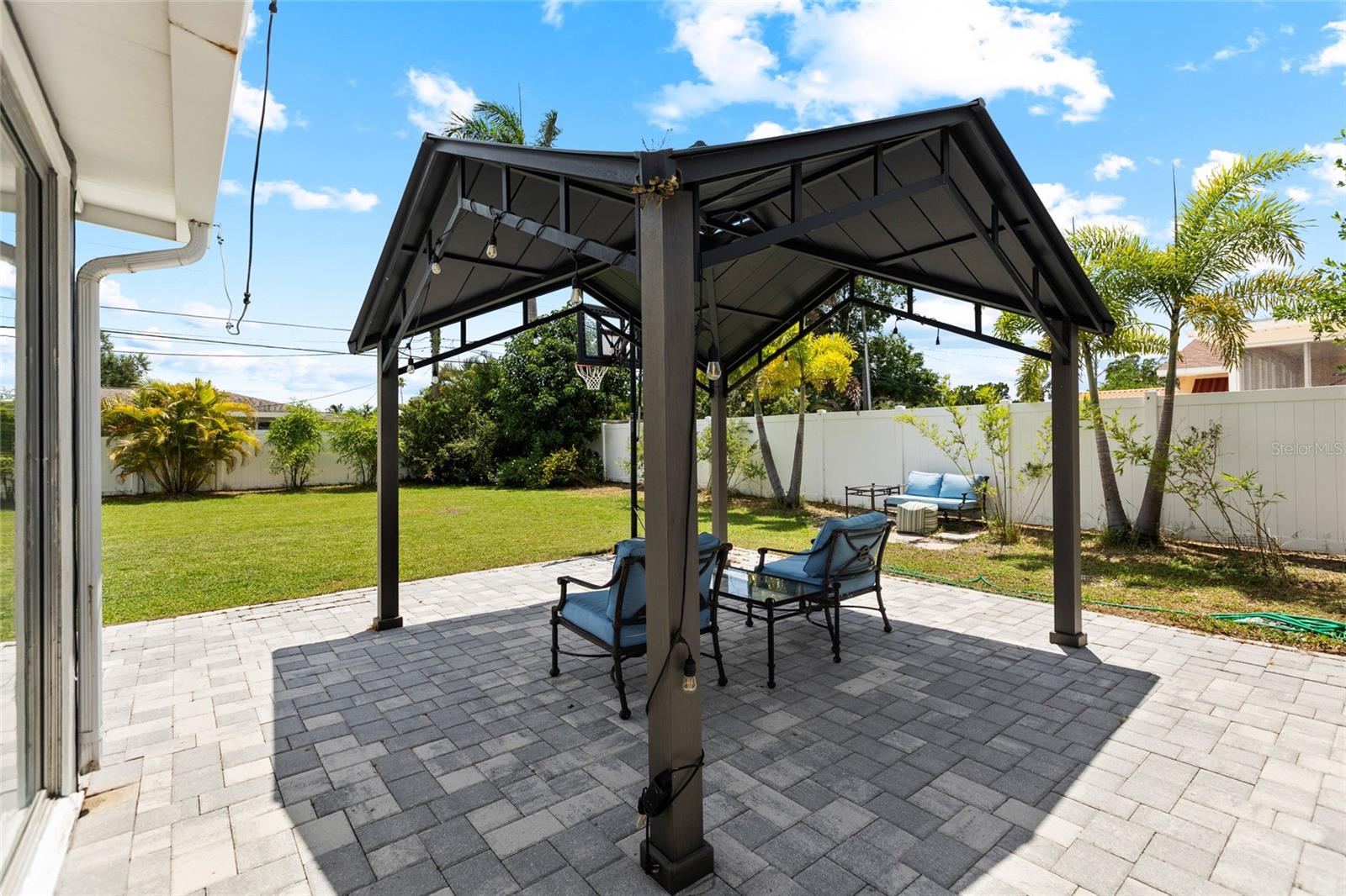1124 40TH AVE NE, ST PETERSBURG, FL, 33703