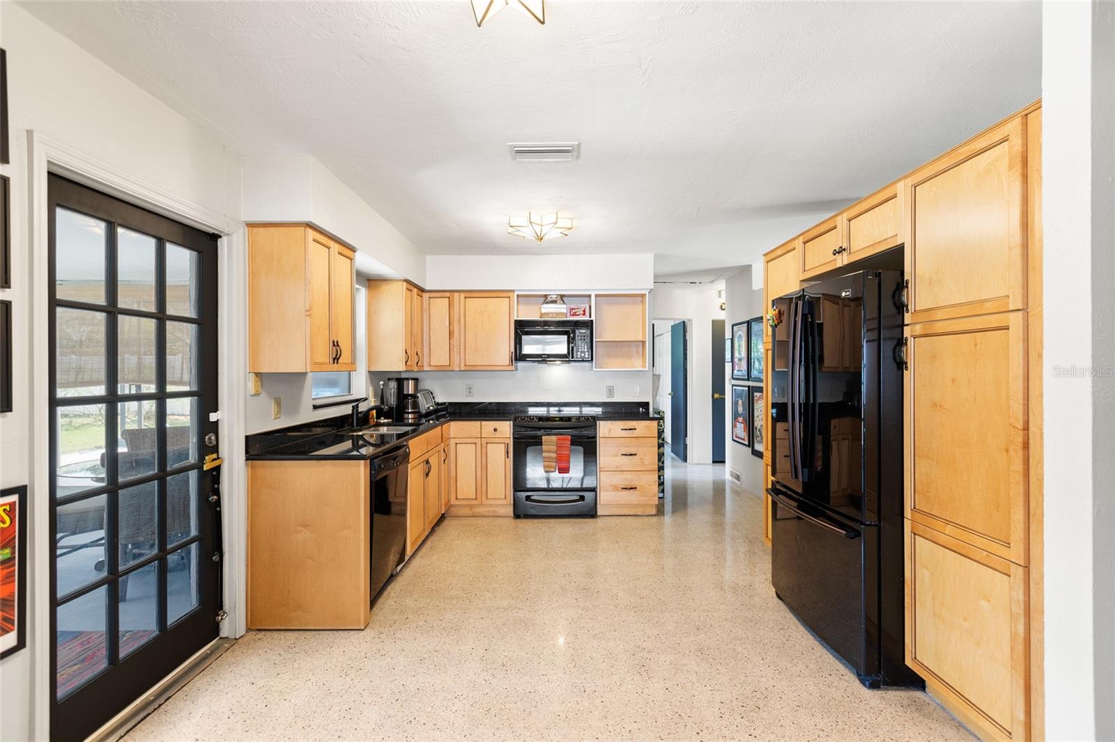 1124 40TH AVE NE, ST PETERSBURG, FL, 33703